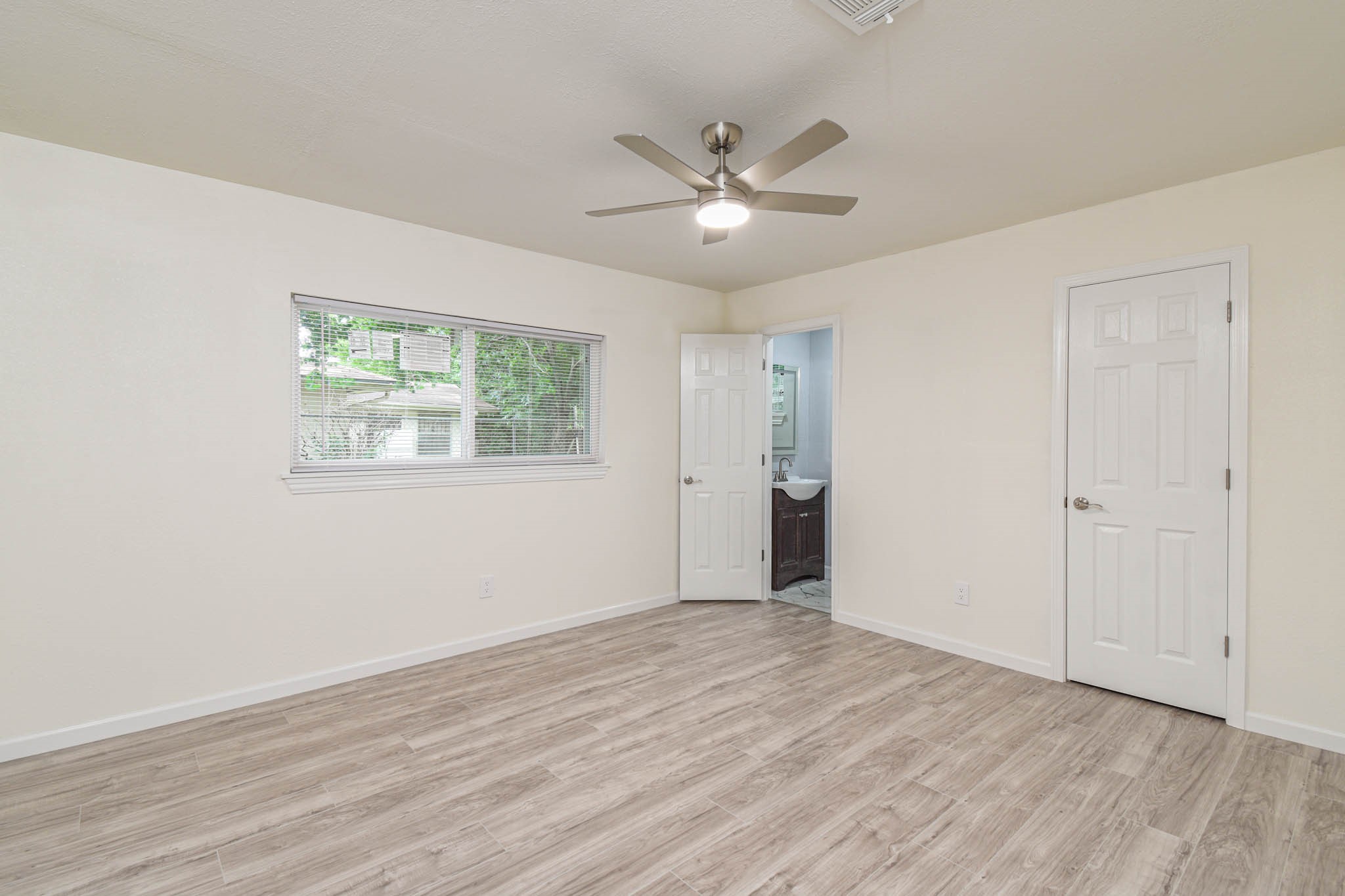 5003 Denoron Drive Property Photo 23
