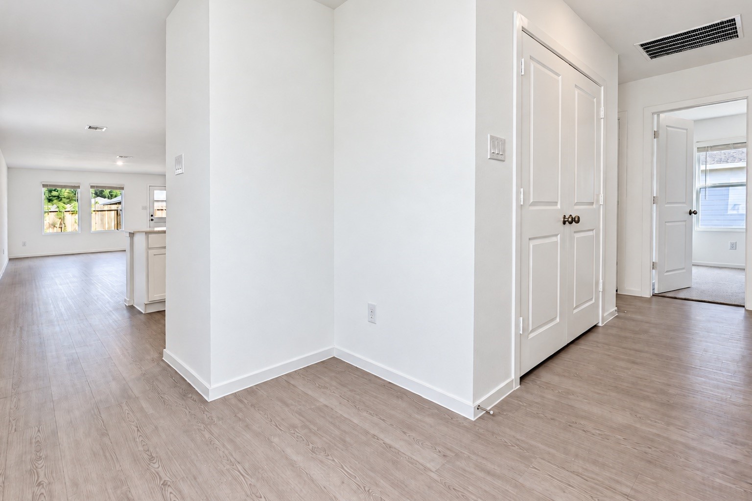 10947 Independence Road Property Photo 6