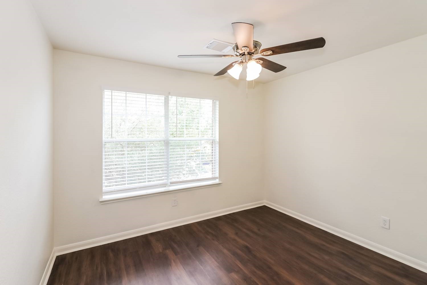 29622 Legends Bluff Drive Property Photo 12