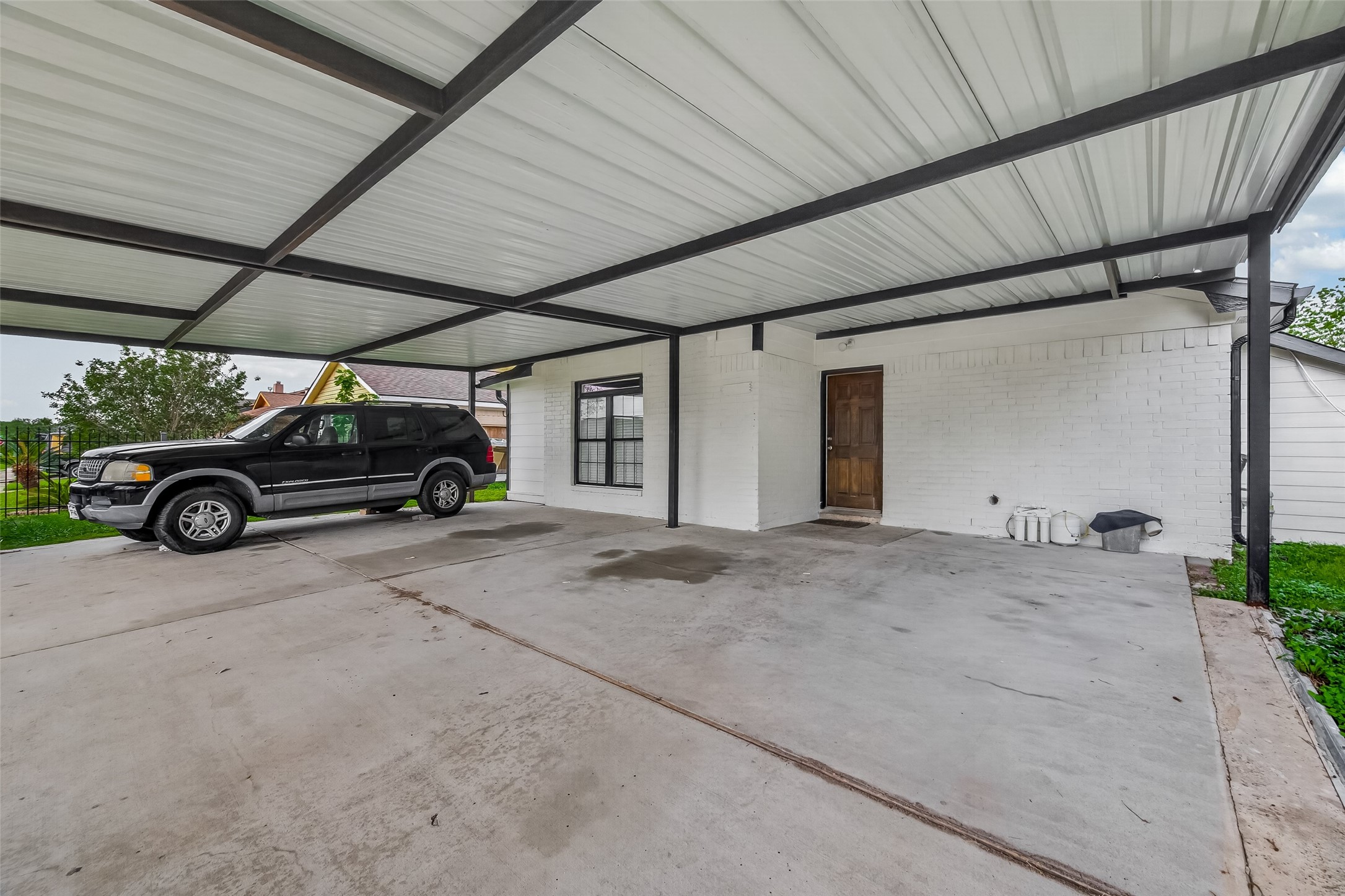 11806 Roandale Drive Property Photo 2