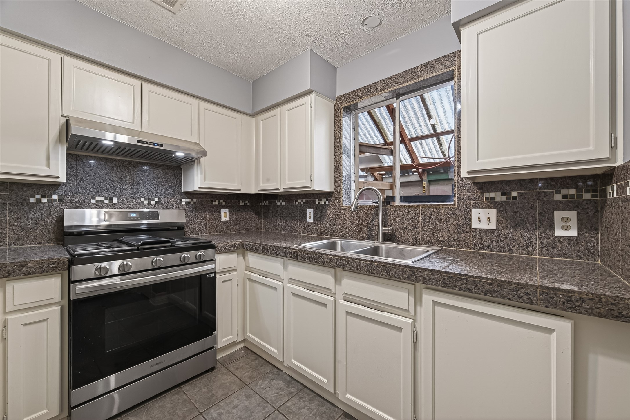 11806 Roandale Drive Property Photo 6
