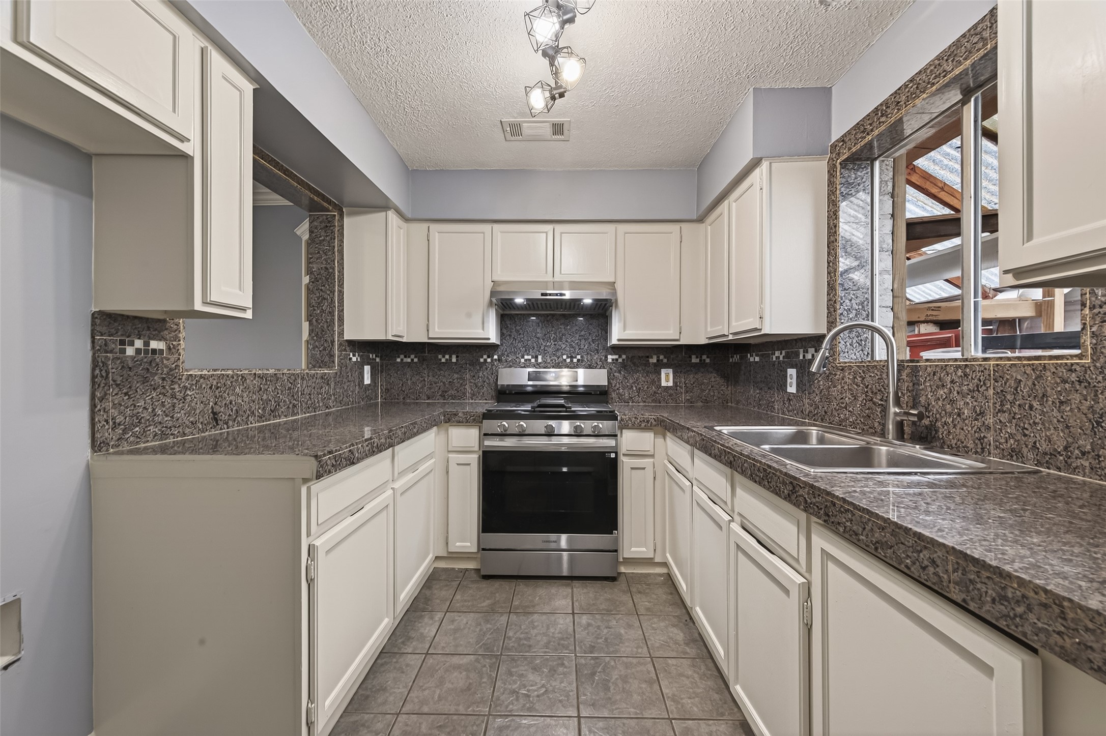 11806 Roandale Drive Property Photo 11