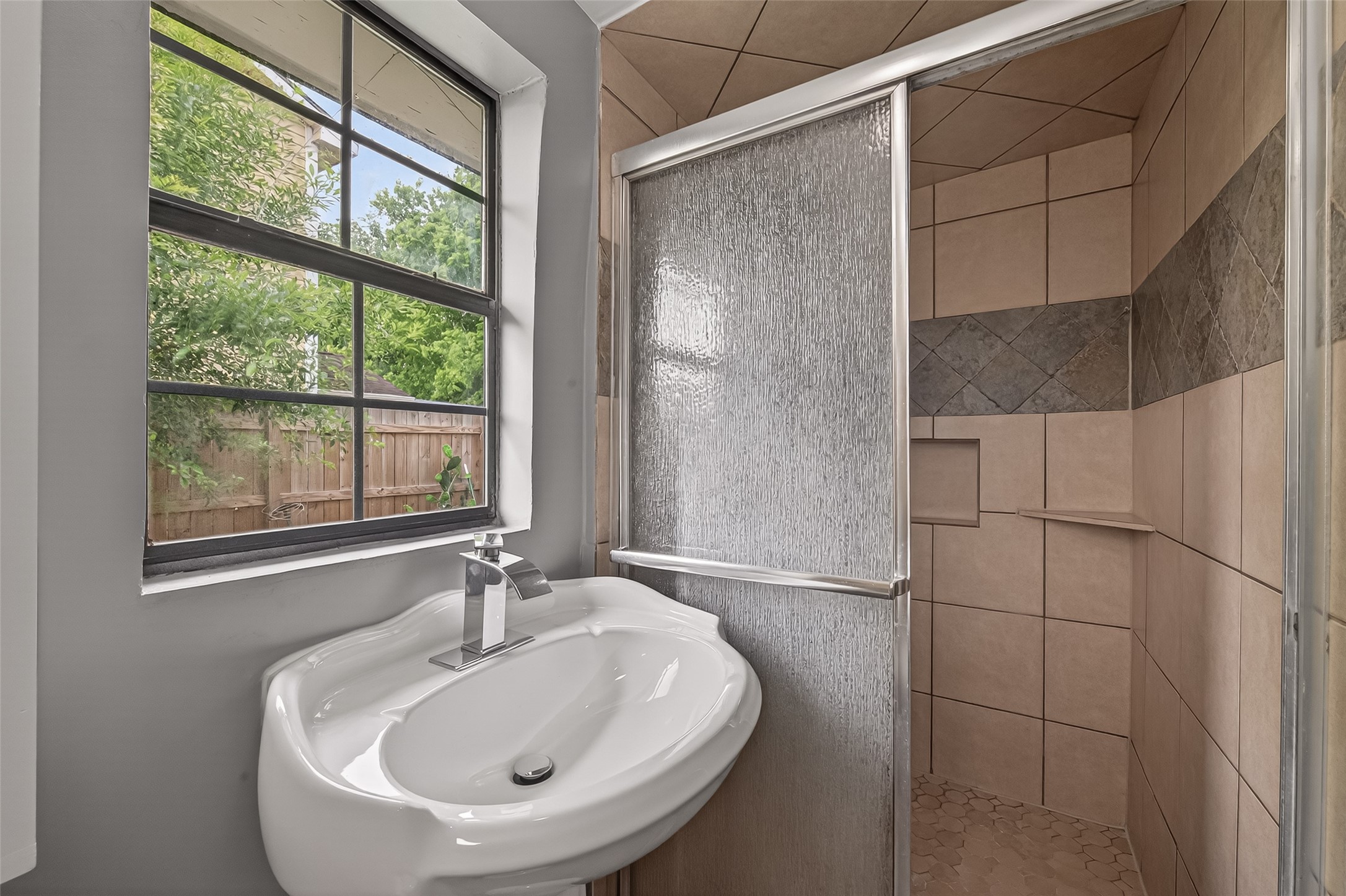 11806 Roandale Drive Property Photo 16