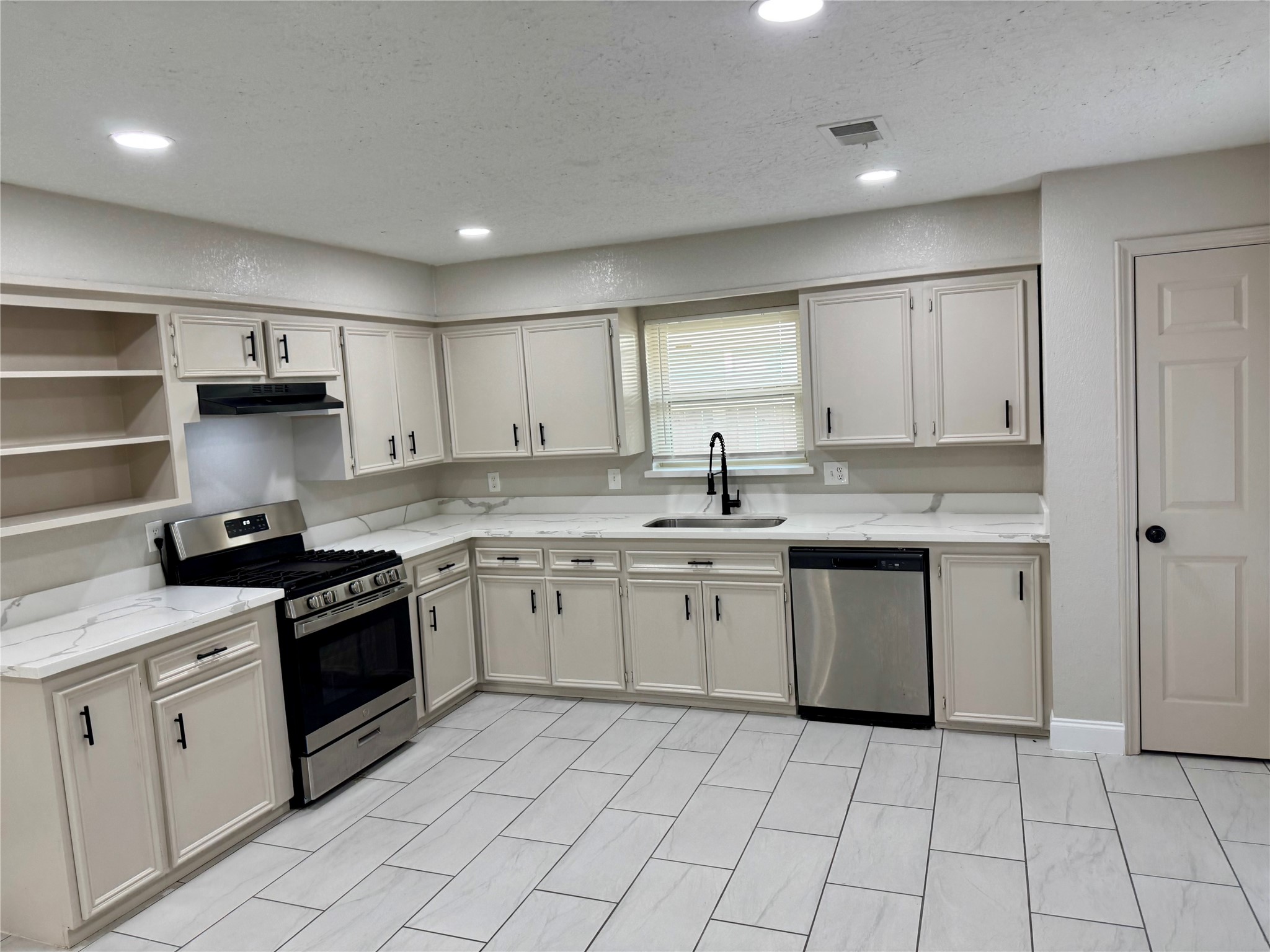 6321 Apache Drive Property Photo 7