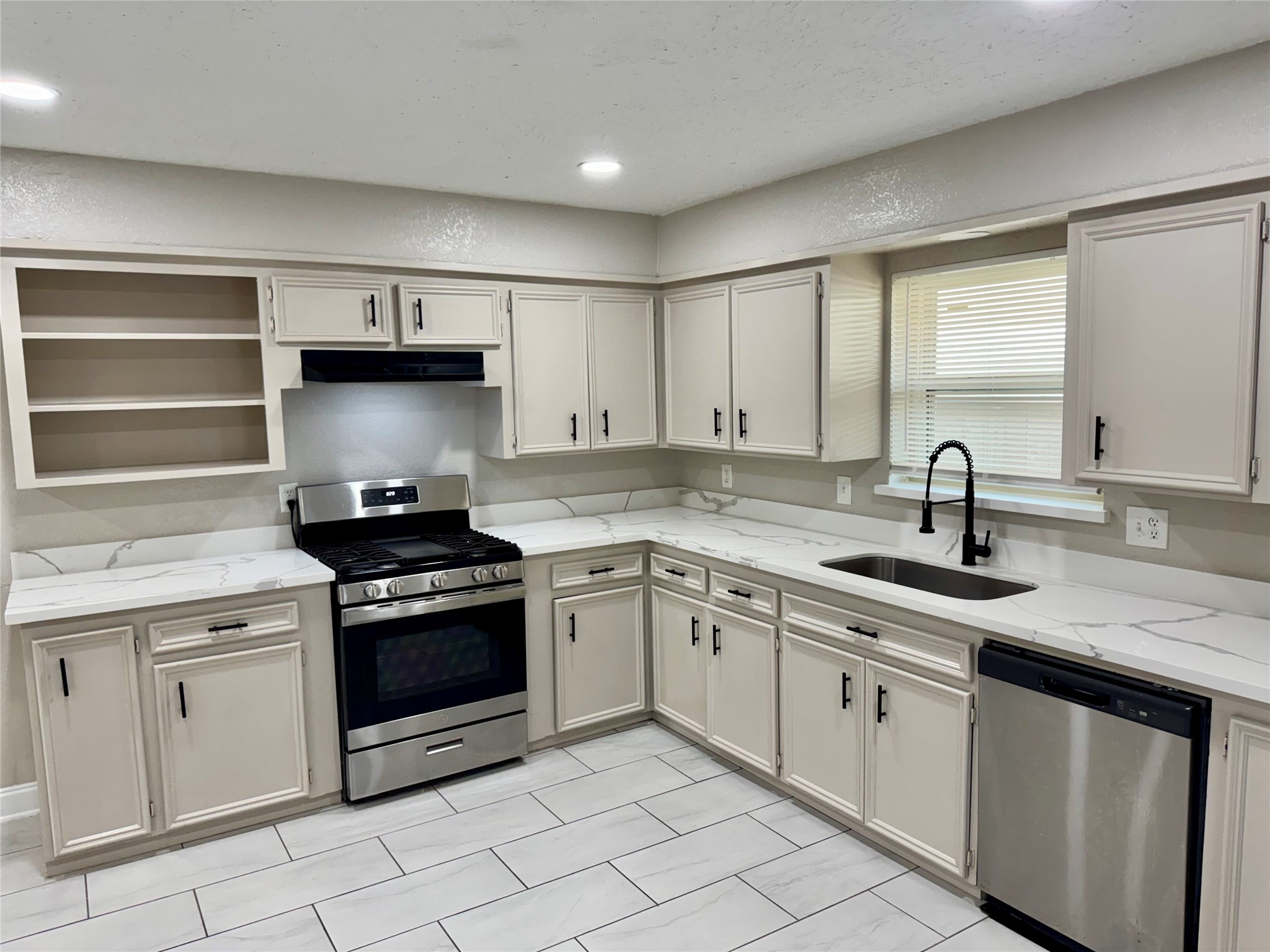 6321 Apache Drive Property Photo 8