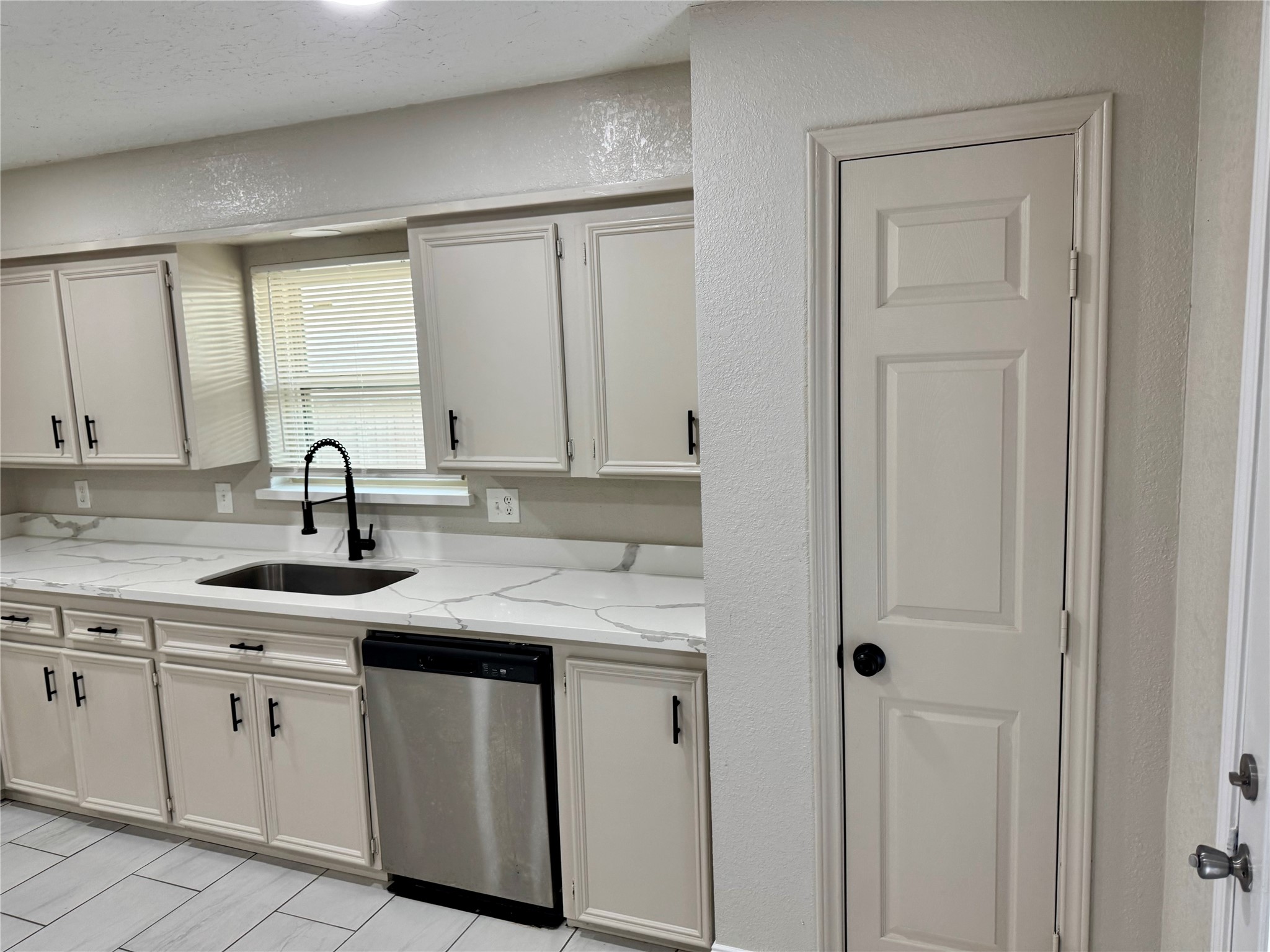 6321 Apache Drive Property Photo 9