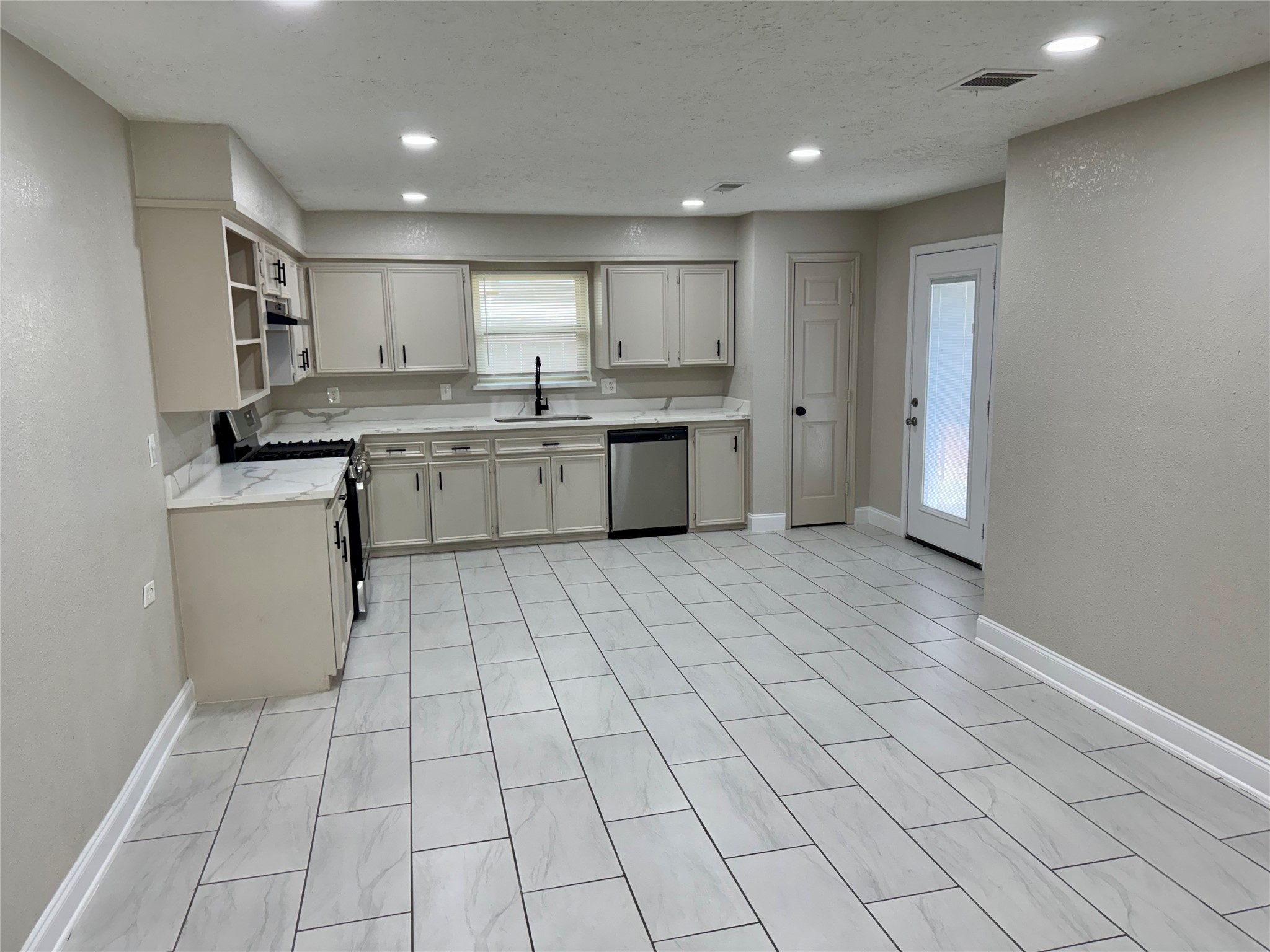 6321 Apache Drive Property Photo 10