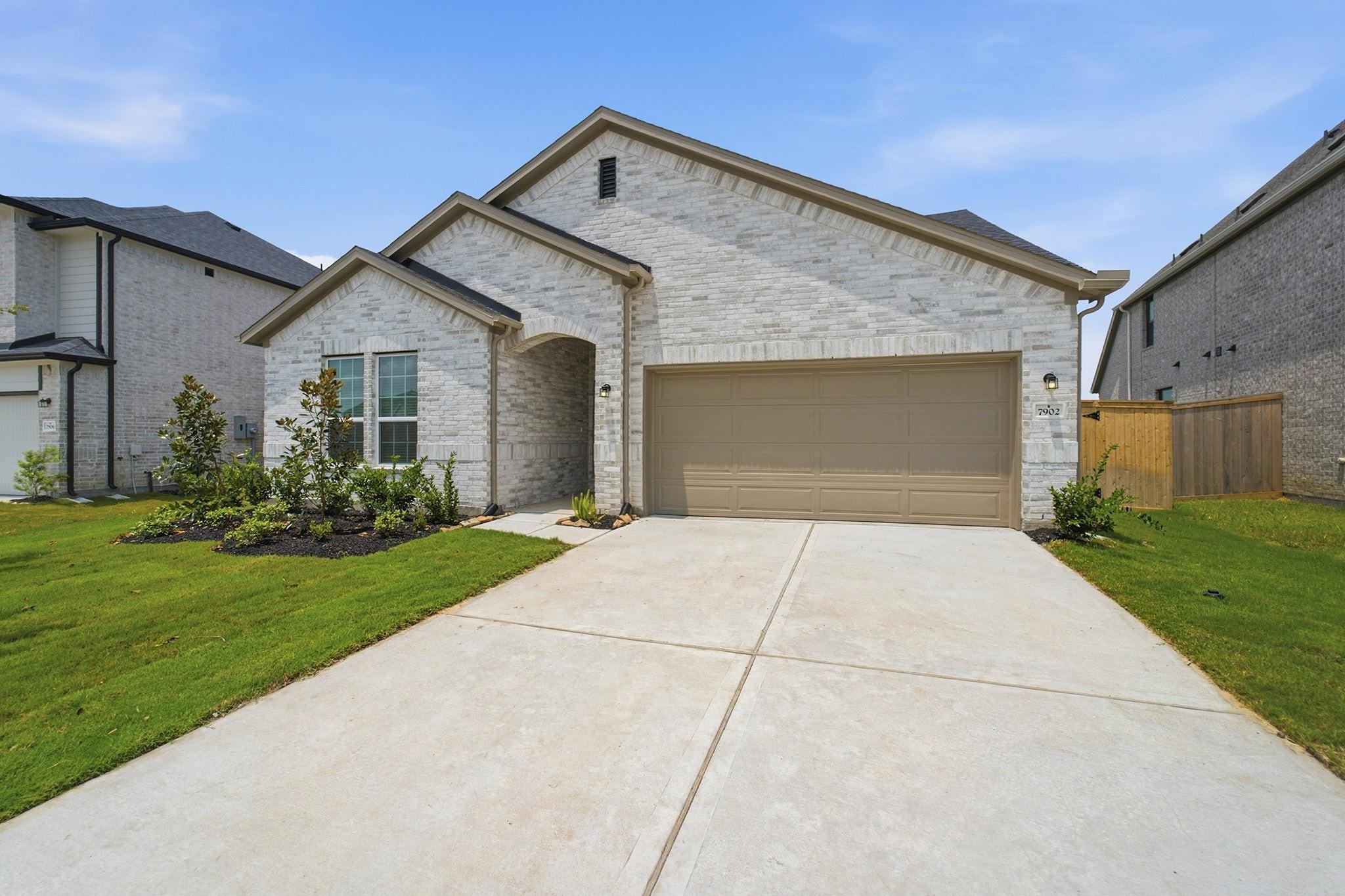 7902 Jasper Meadows Way, Angleton Tx 77515 Property Photo 2