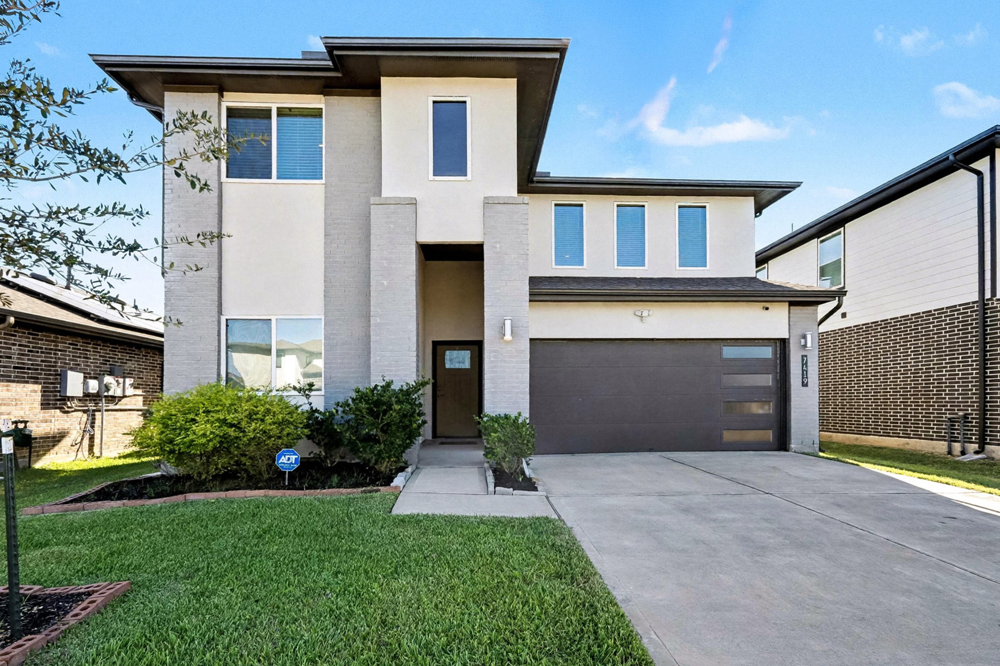 7419 Rainham Valley Lane Property Photo 1