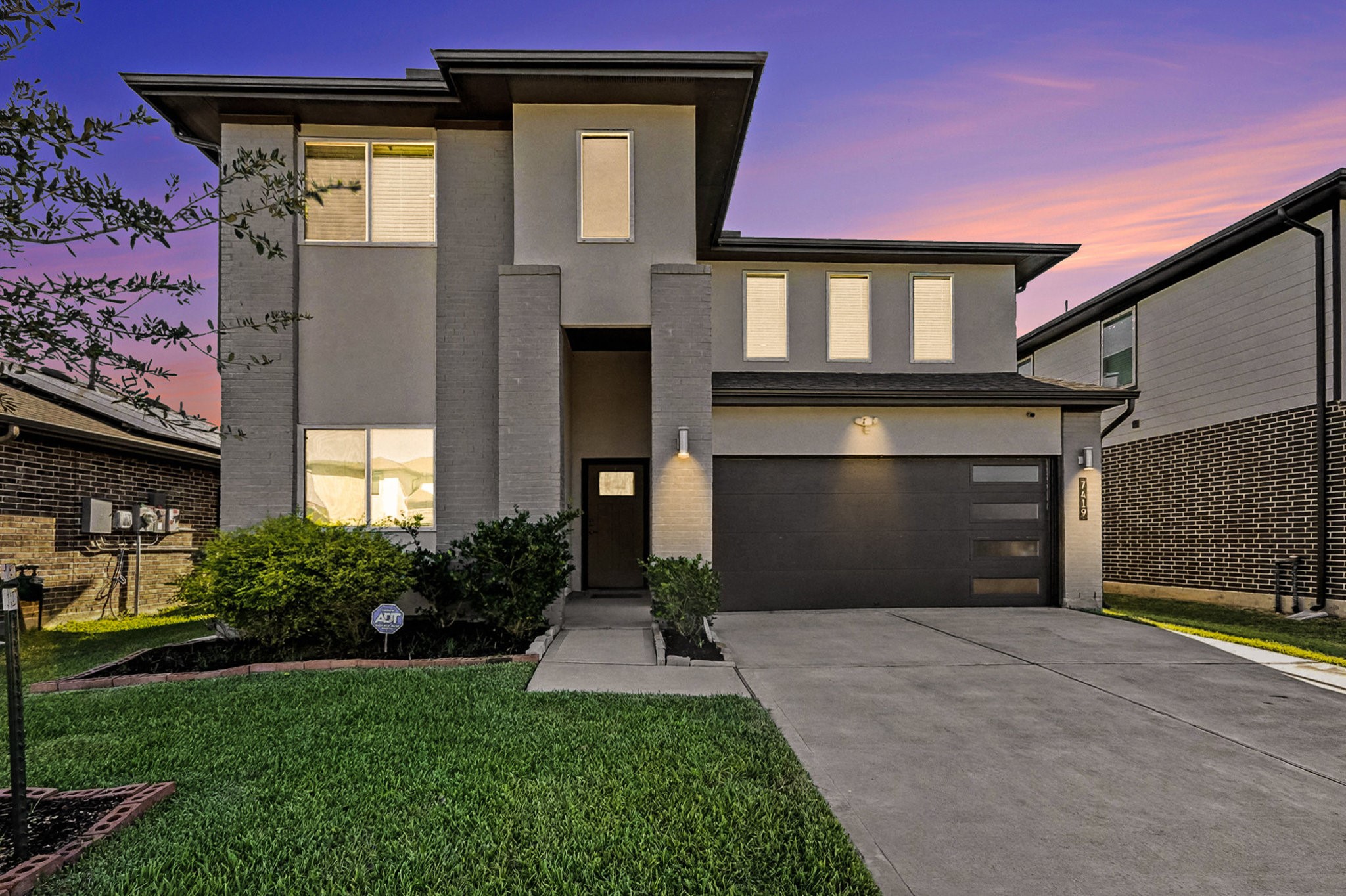 7419 Rainham Valley Lane Property Photo 2