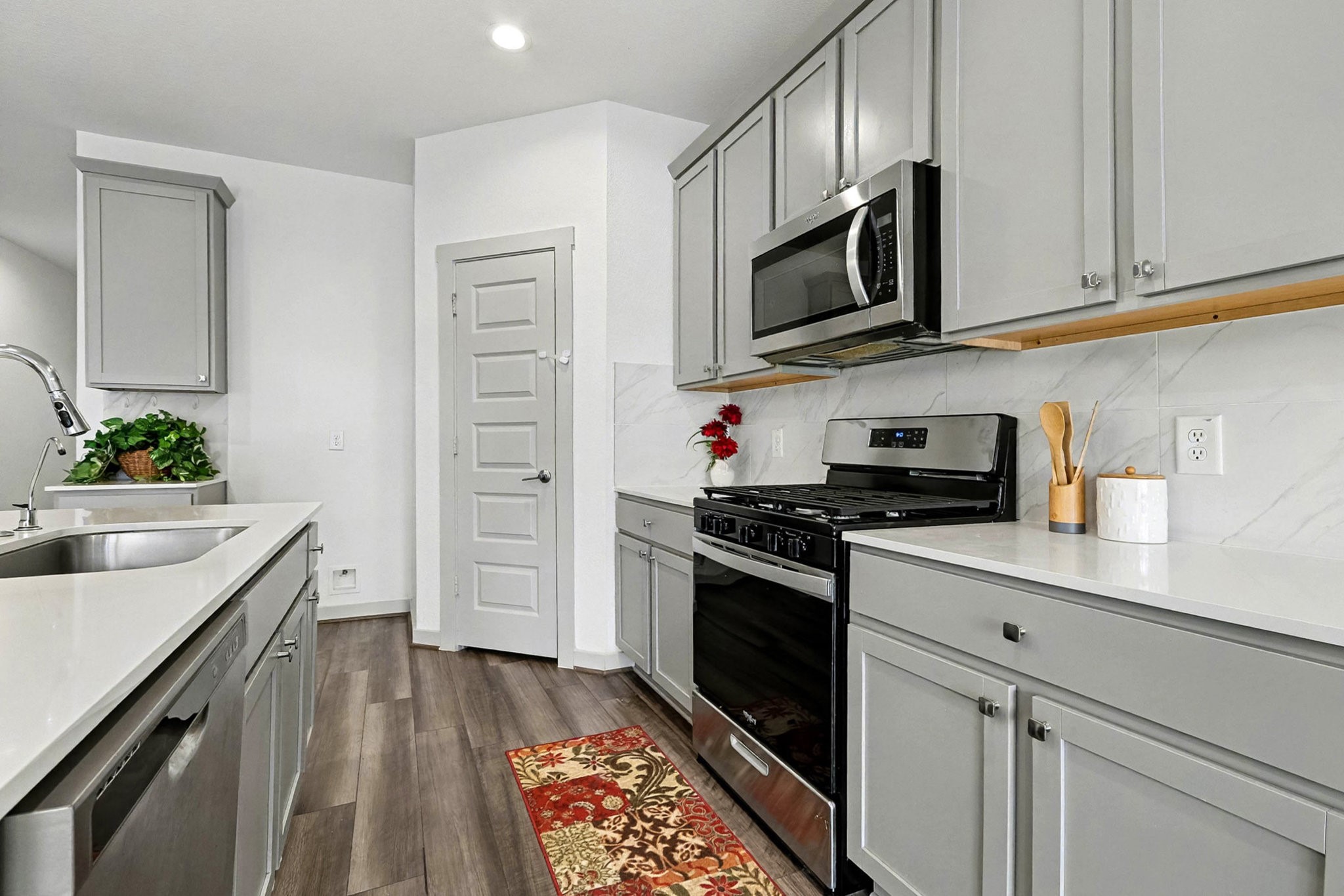 7419 Rainham Valley Lane Property Photo 12