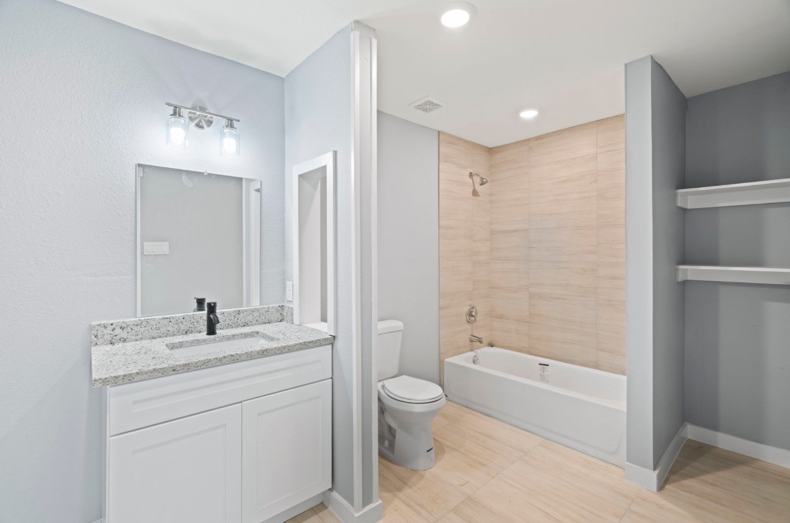 204 E Houston Street B Property Photo 5