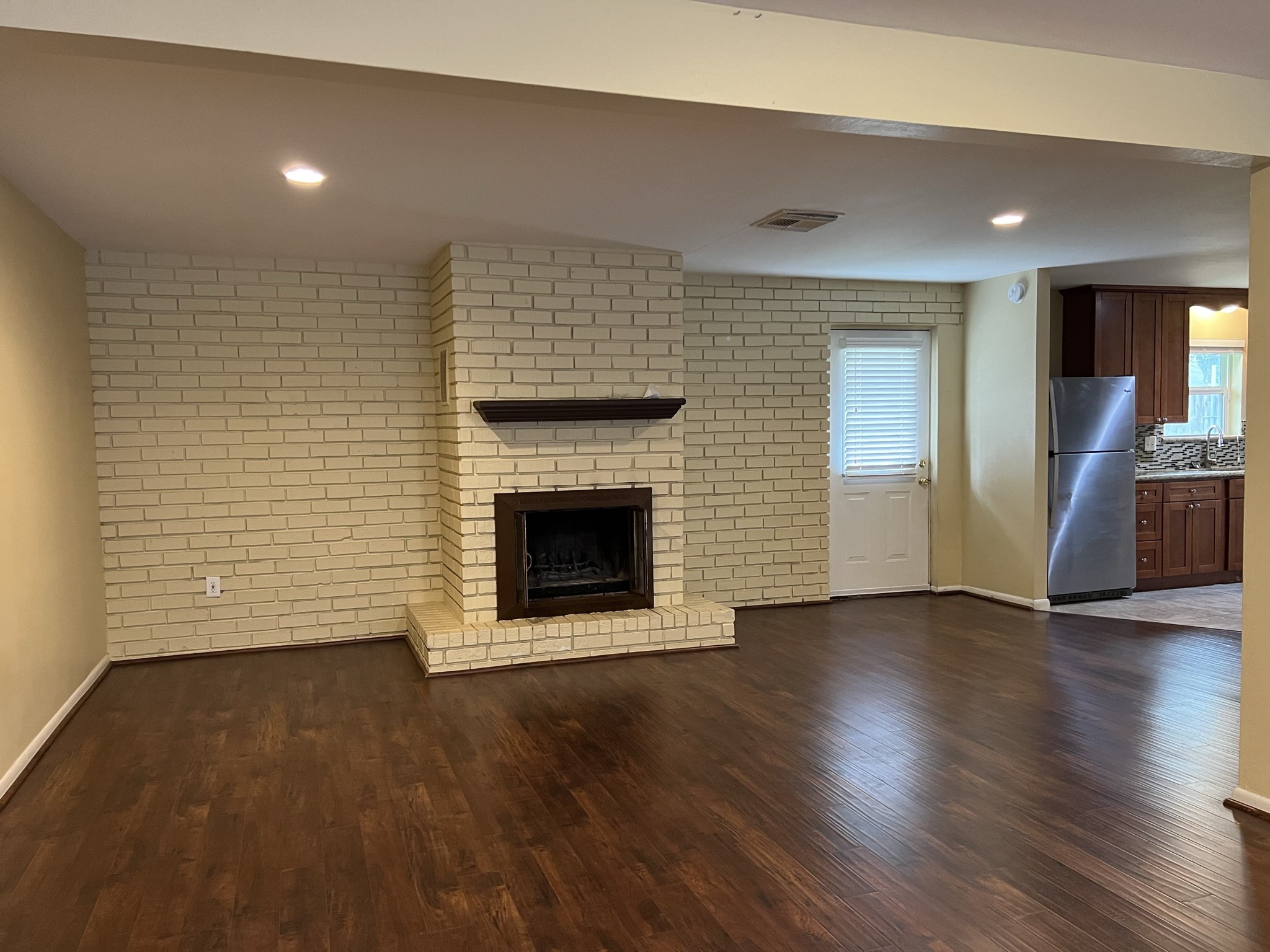 9619 Beverlyhill Street Property Photo 7