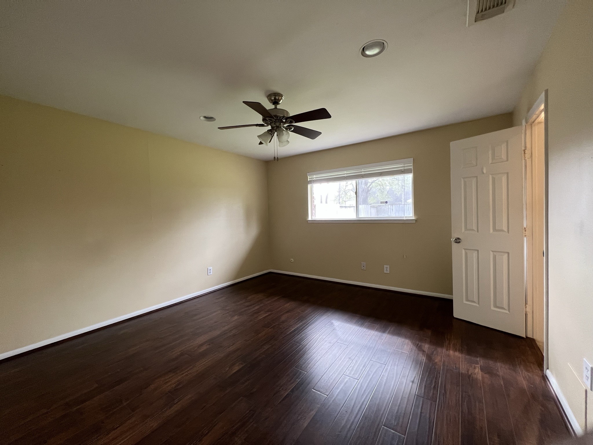 9619 Beverlyhill Street Property Photo 10