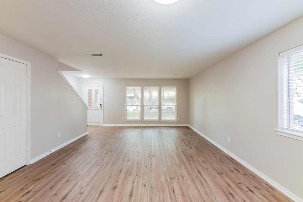 5515 Deer Timbers Trail Property Photo 5