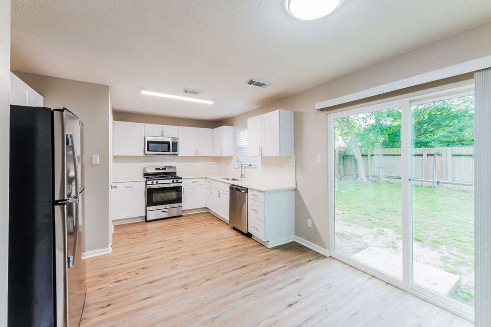 5515 Deer Timbers Trail Property Photo 6