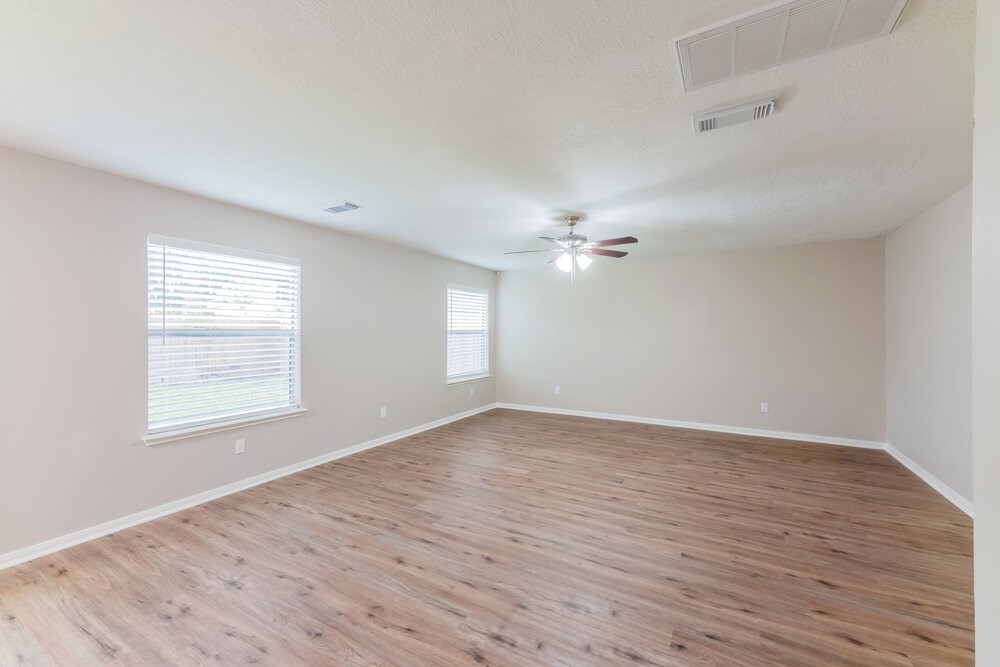 5515 Deer Timbers Trail Property Photo 8