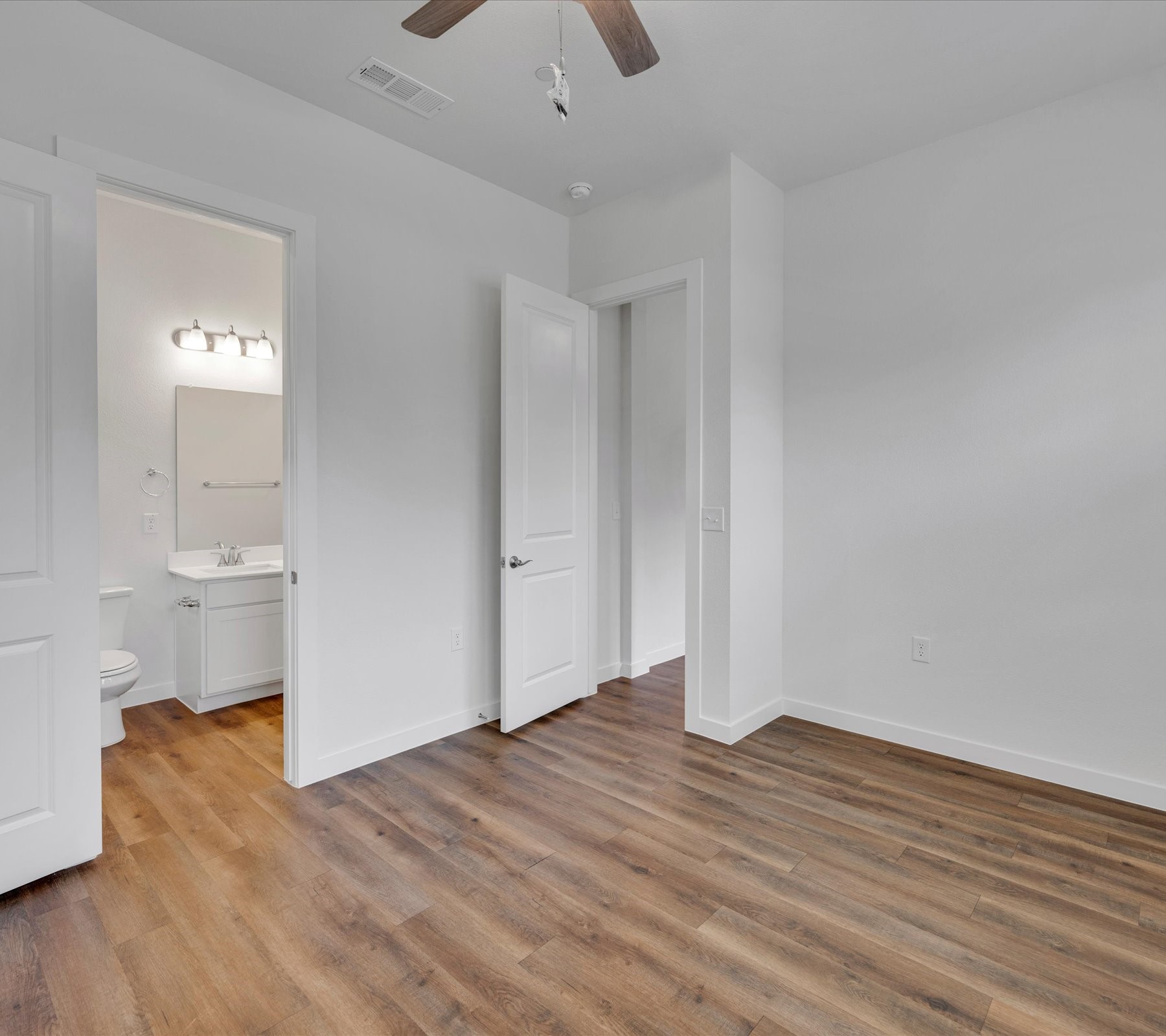 2709-105 Rockhill Road Property Photo 15