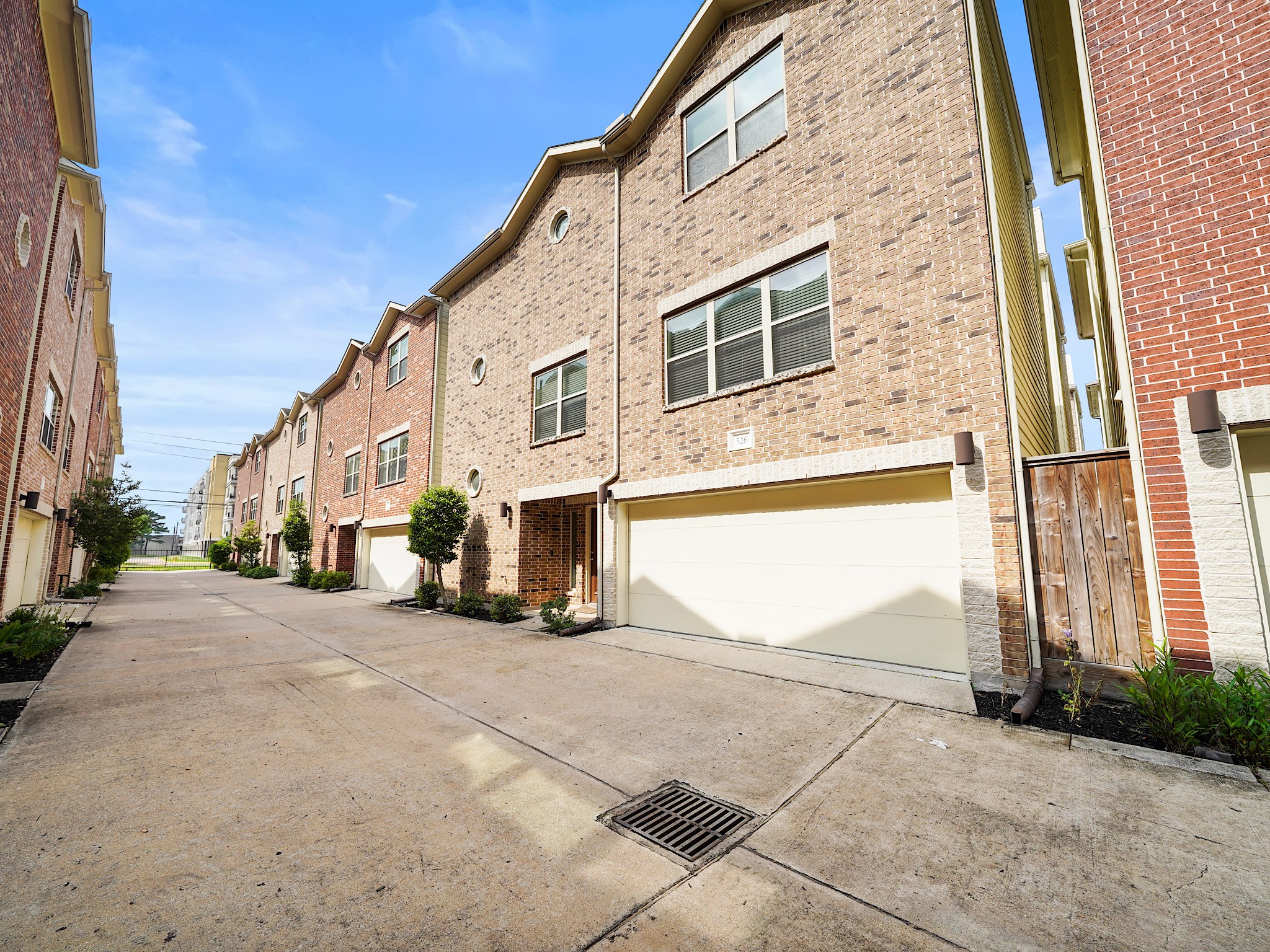 526 Westcross Street Property Photo 2
