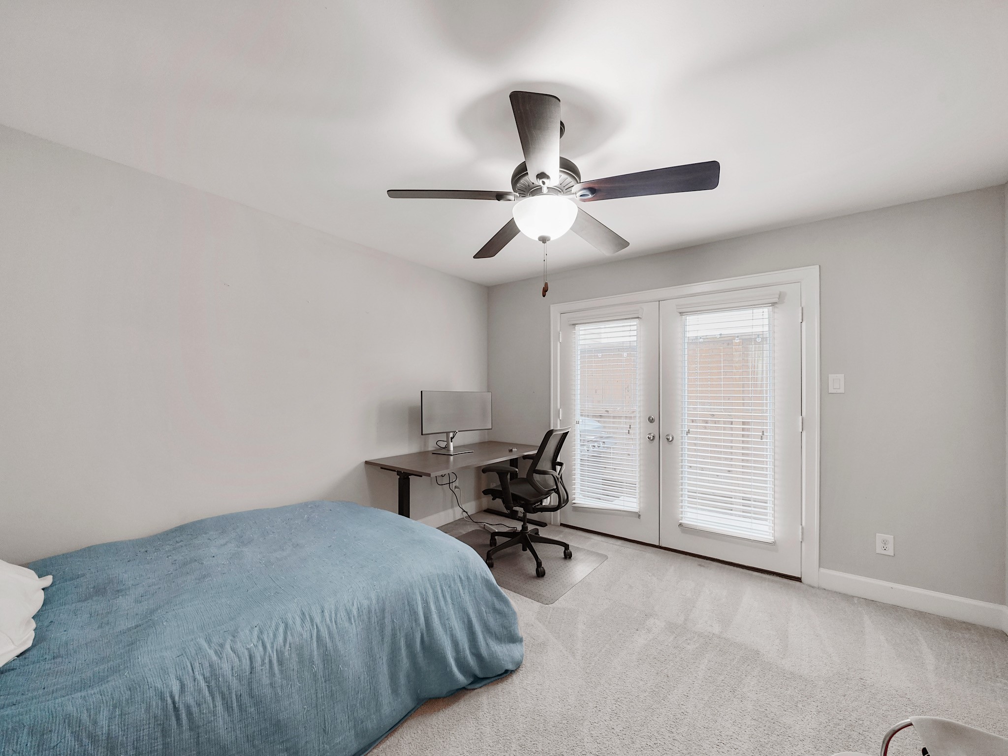 526 Westcross Street Property Photo 3