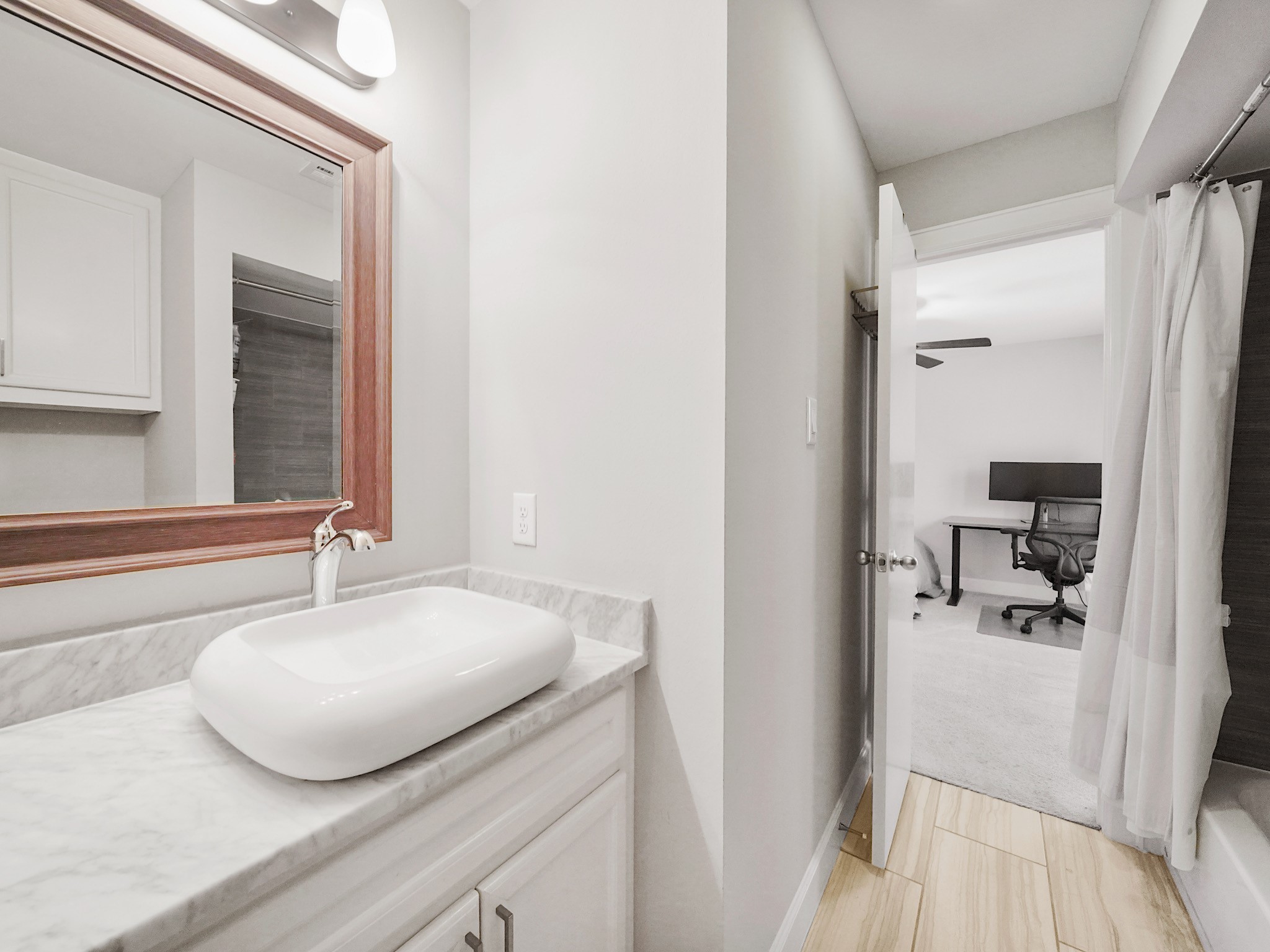 526 Westcross Street Property Photo 4