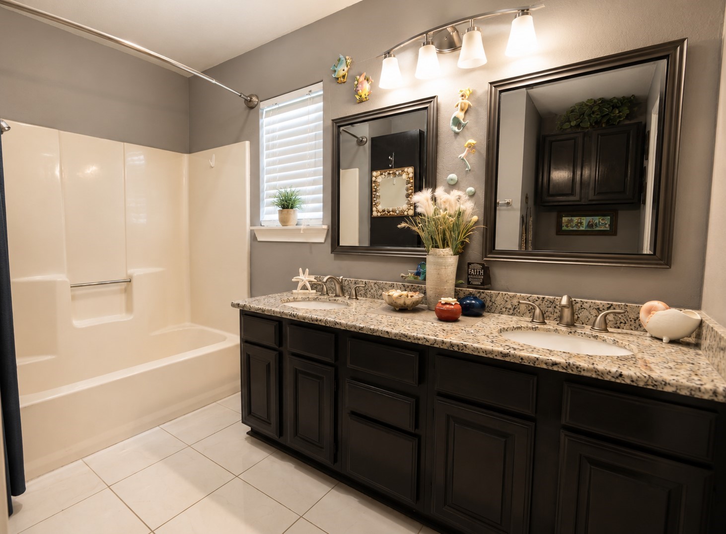 579 Warsaw Street Property Photo 14