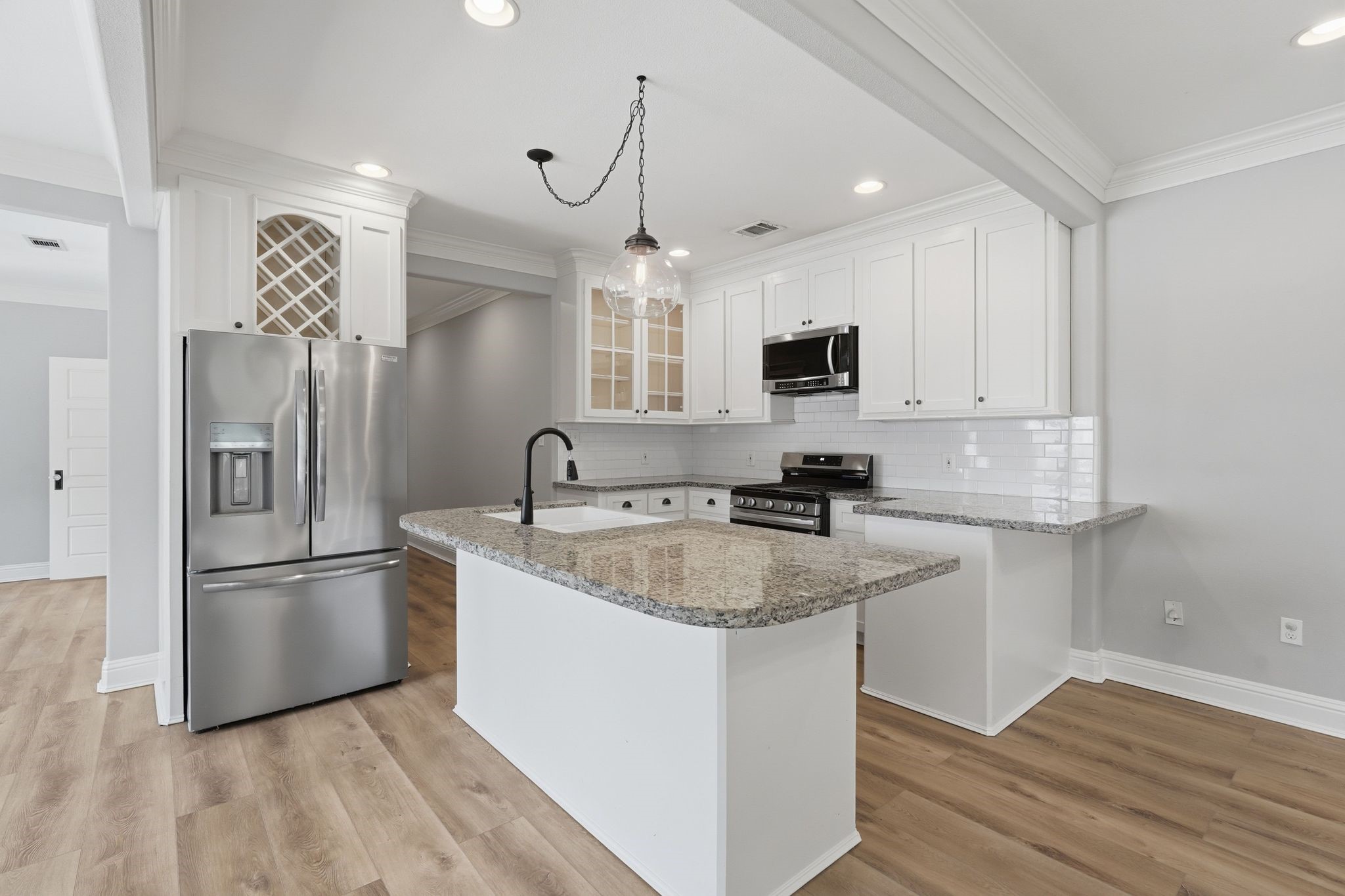 512 Enid Street Property Photo 4