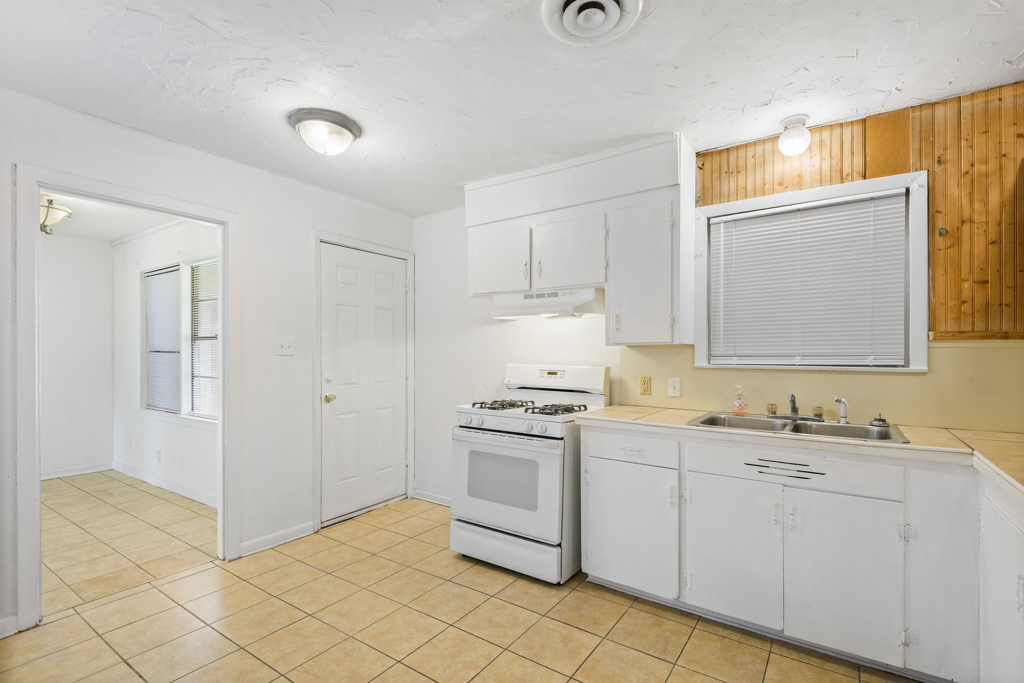 602 Roosevelt Street Property Photo 7