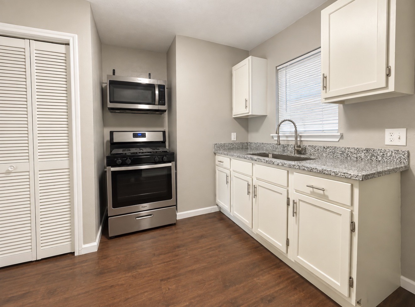 2407 Bastrop 2 Property Photo 5