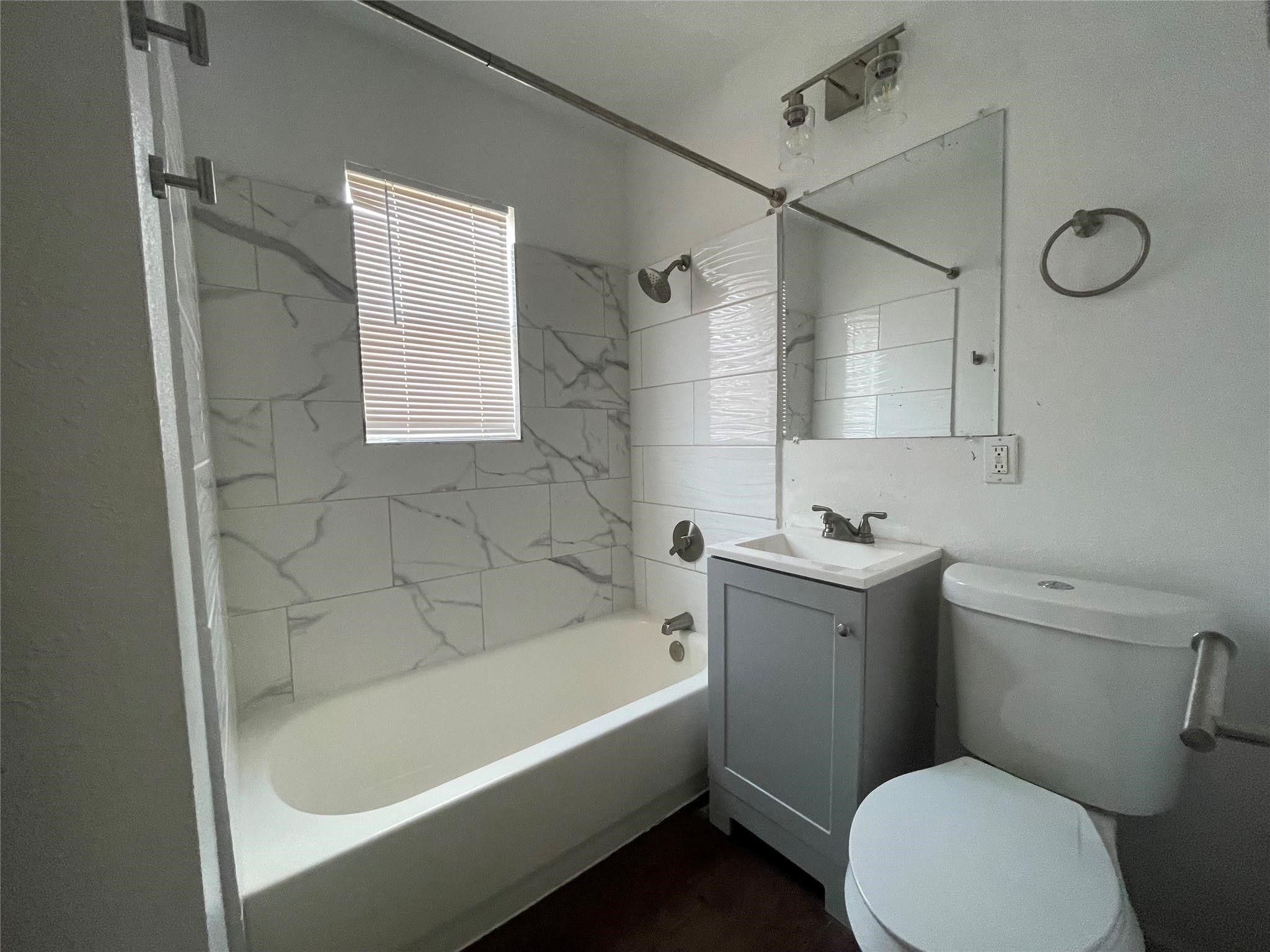 2407 Bastrop 2 Property Photo 9