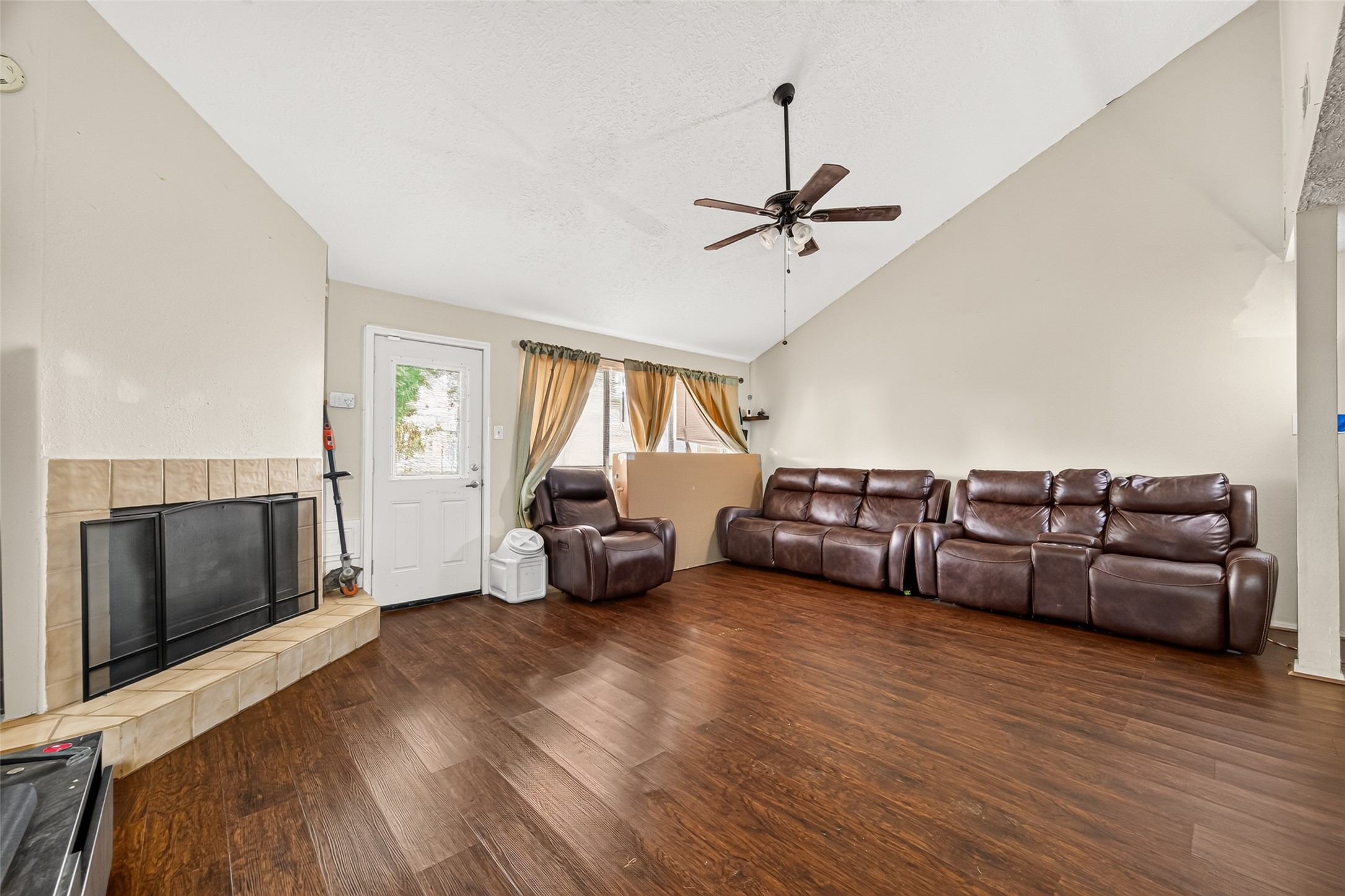 2307 Spring Dusk Lane Property Photo 5
