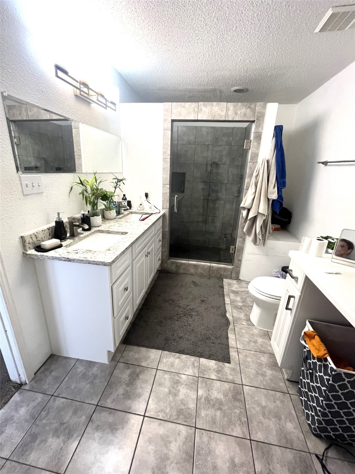 13915 Archwood Street Property Photo 12