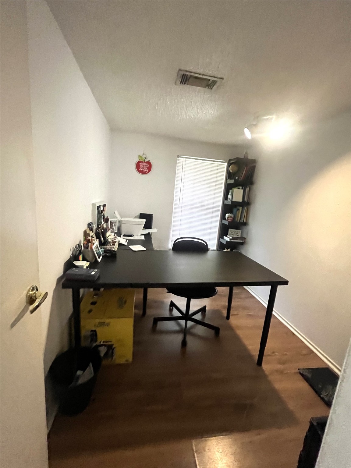 13915 Archwood Street Property Photo 14