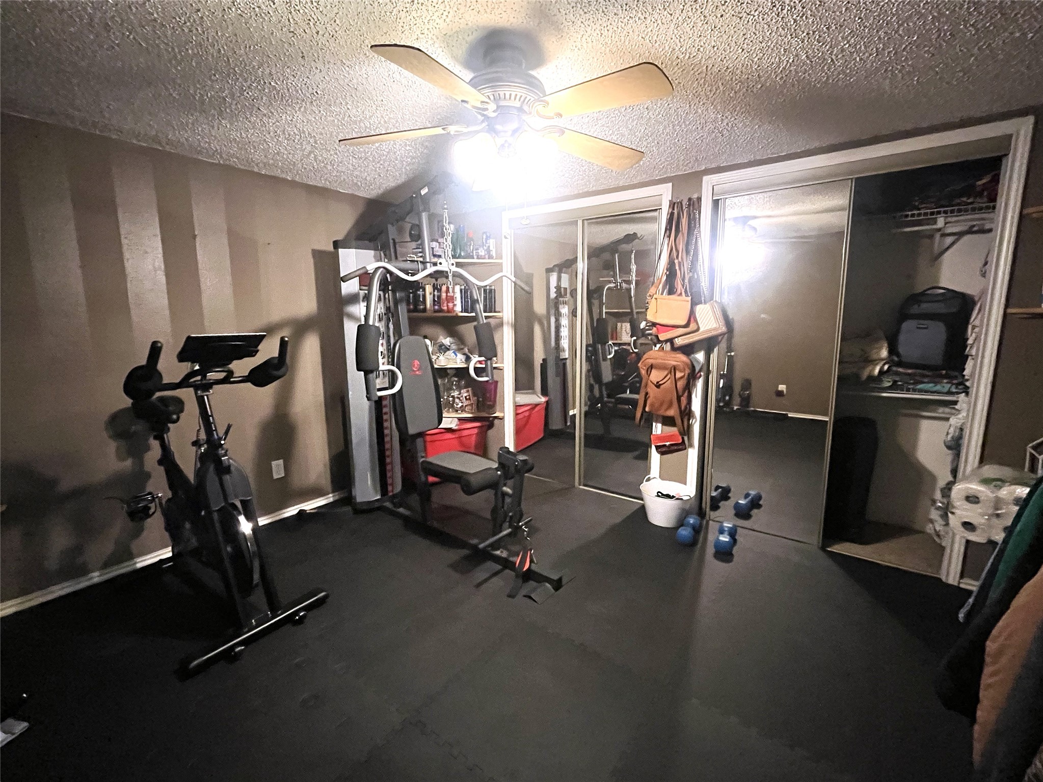 13915 Archwood Street Property Photo 15