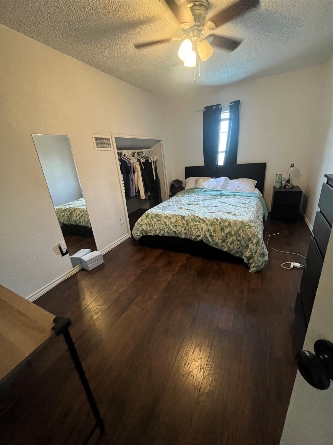 13915 Archwood Street Property Photo 19