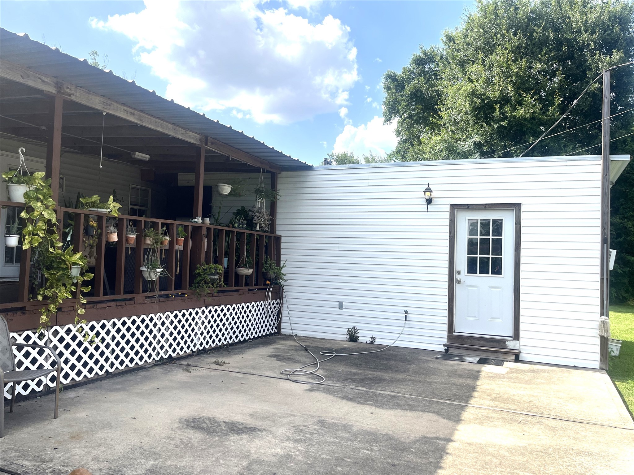 13915 Archwood Street Property Photo 23