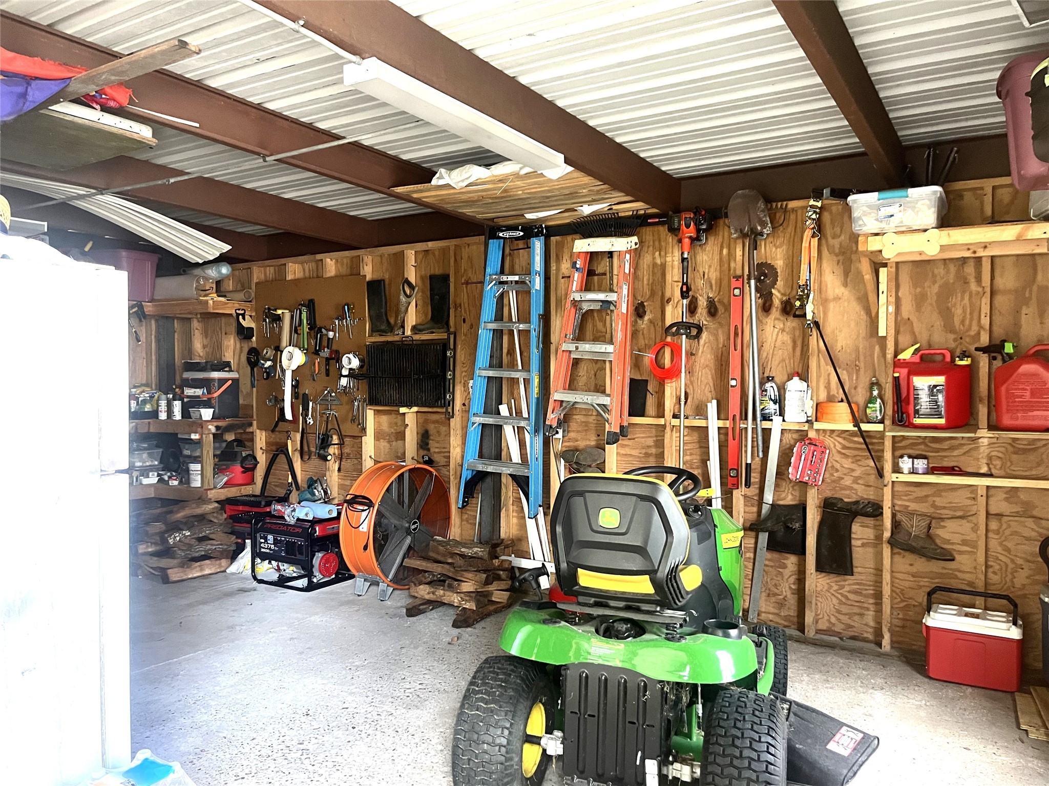 13915 Archwood Street Property Photo 27