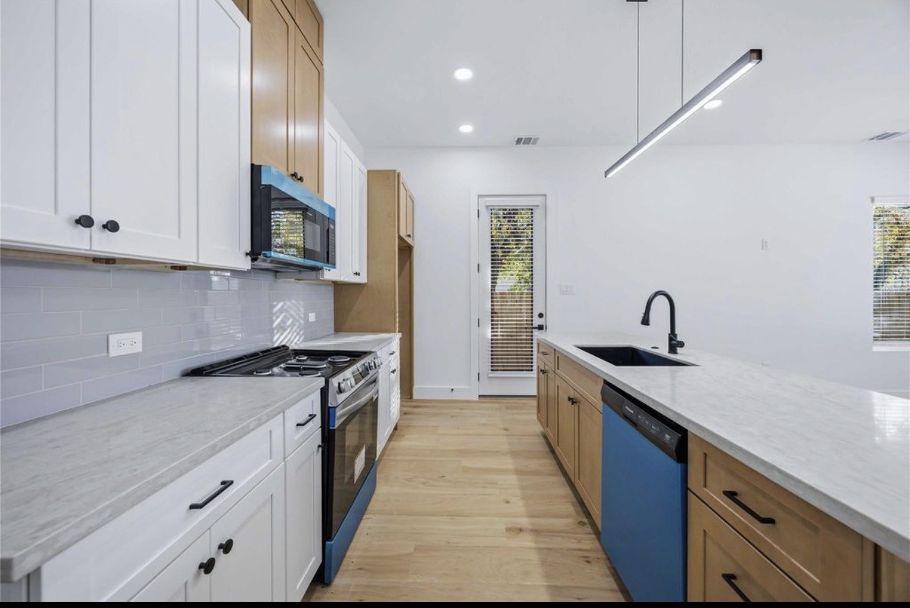 3923 Aledo Street B Property Photo 6