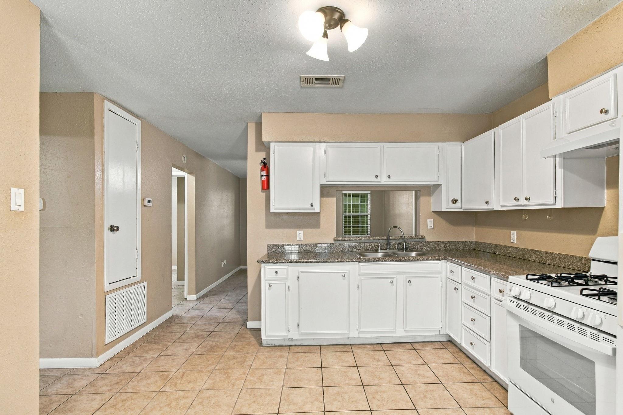 719 Kilpatrick Street Property Photo 6