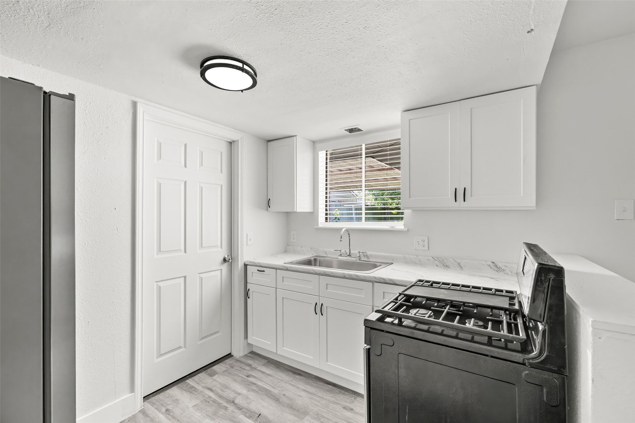 3907 Sandy Meadow Lane Property Photo 6