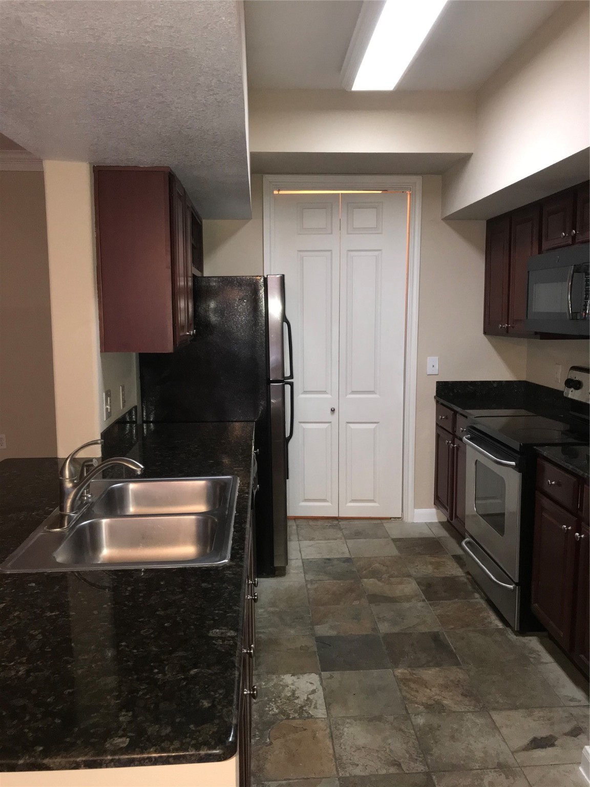 7575 Kirby Drive 2403 Property Photo 1