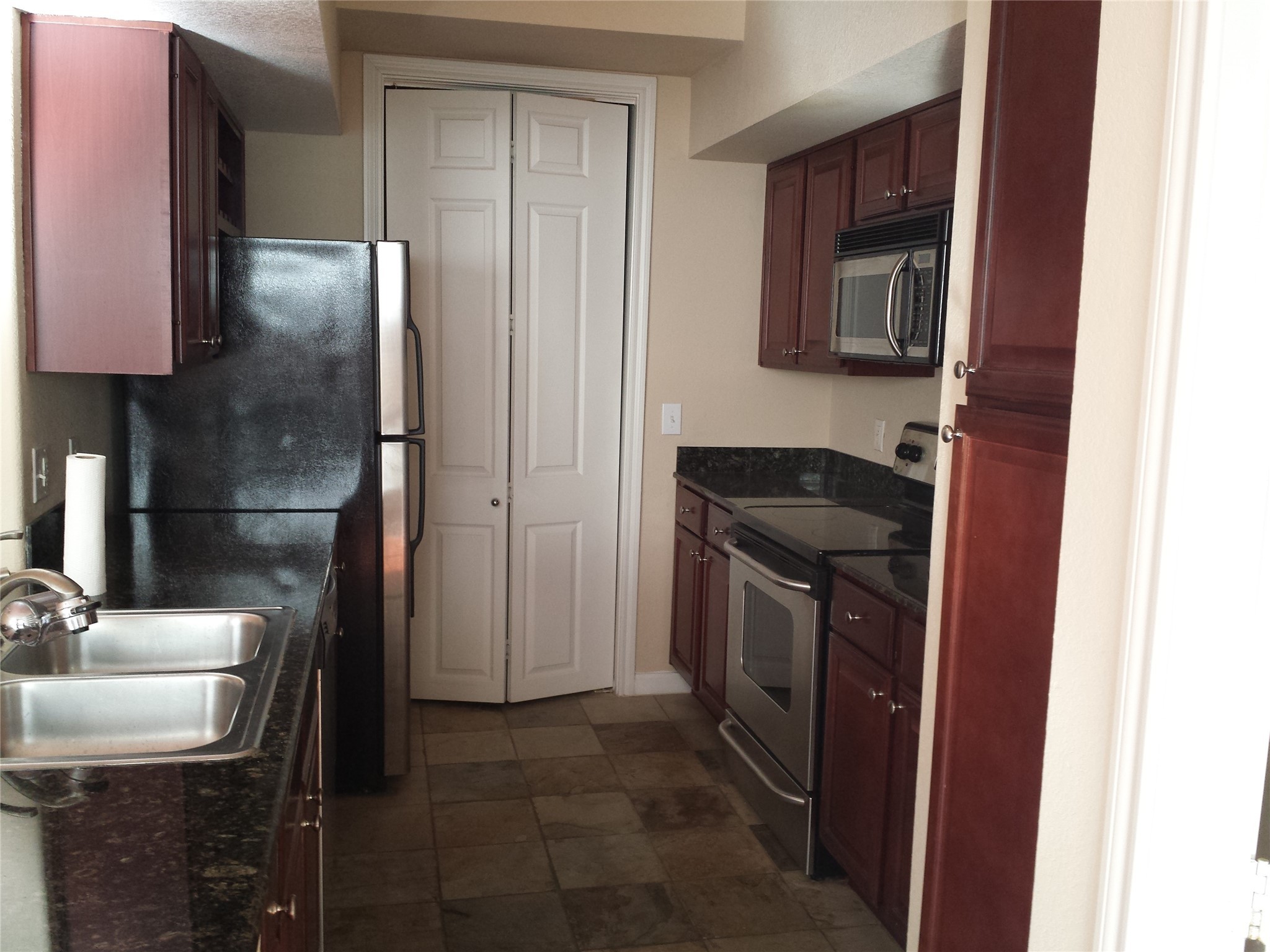 7575 Kirby Drive 2403 Property Photo 2