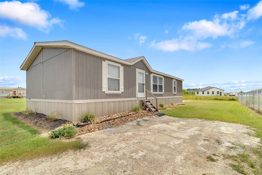 752 Road 5820 Property Photo 1