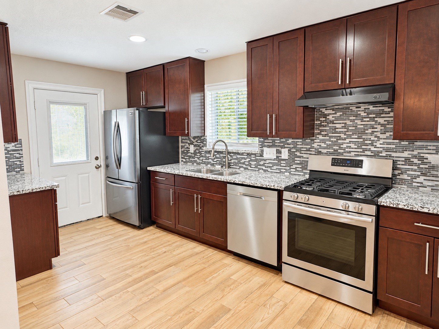 8215 Leader Street Property Photo 18