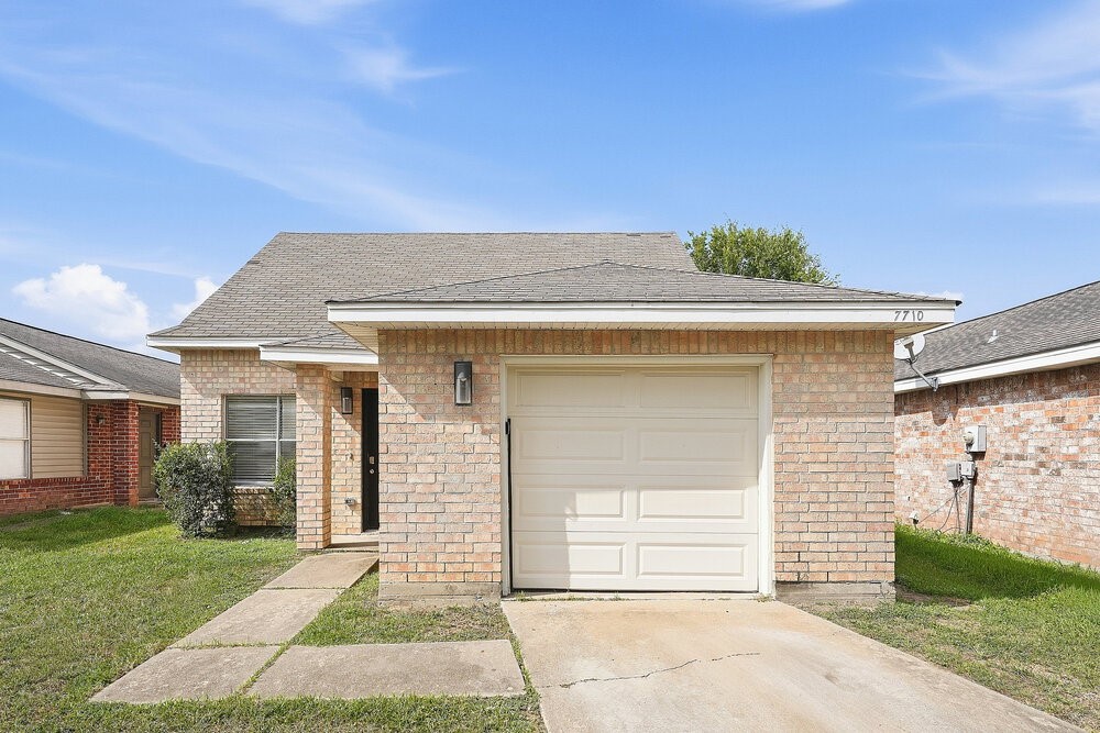 7710 Ellis Drive Property Photo 1