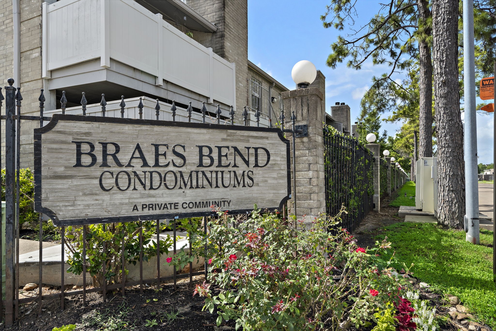 10837 Braes Bend Drive Property Photo 1
