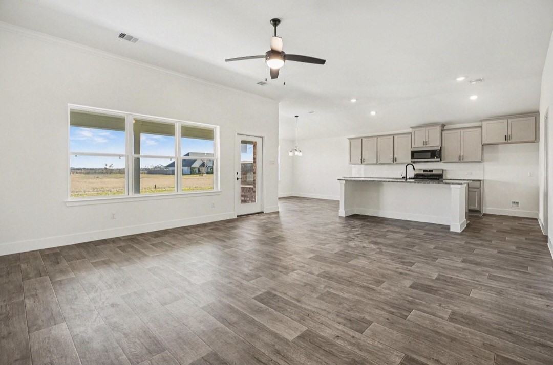 4206 Leslies Way Property Photo 3