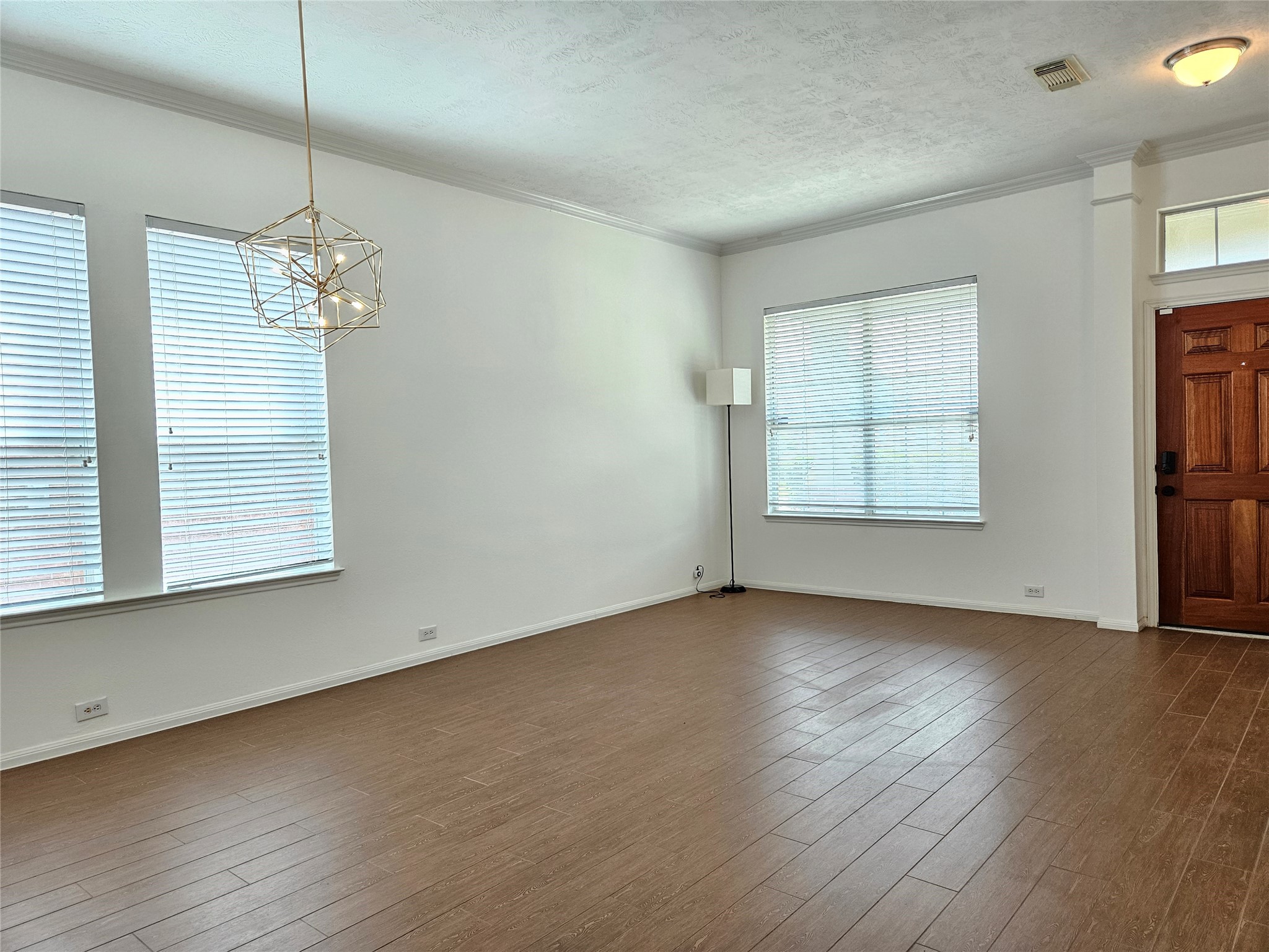 20610 Raingreen Drive Property Photo 5