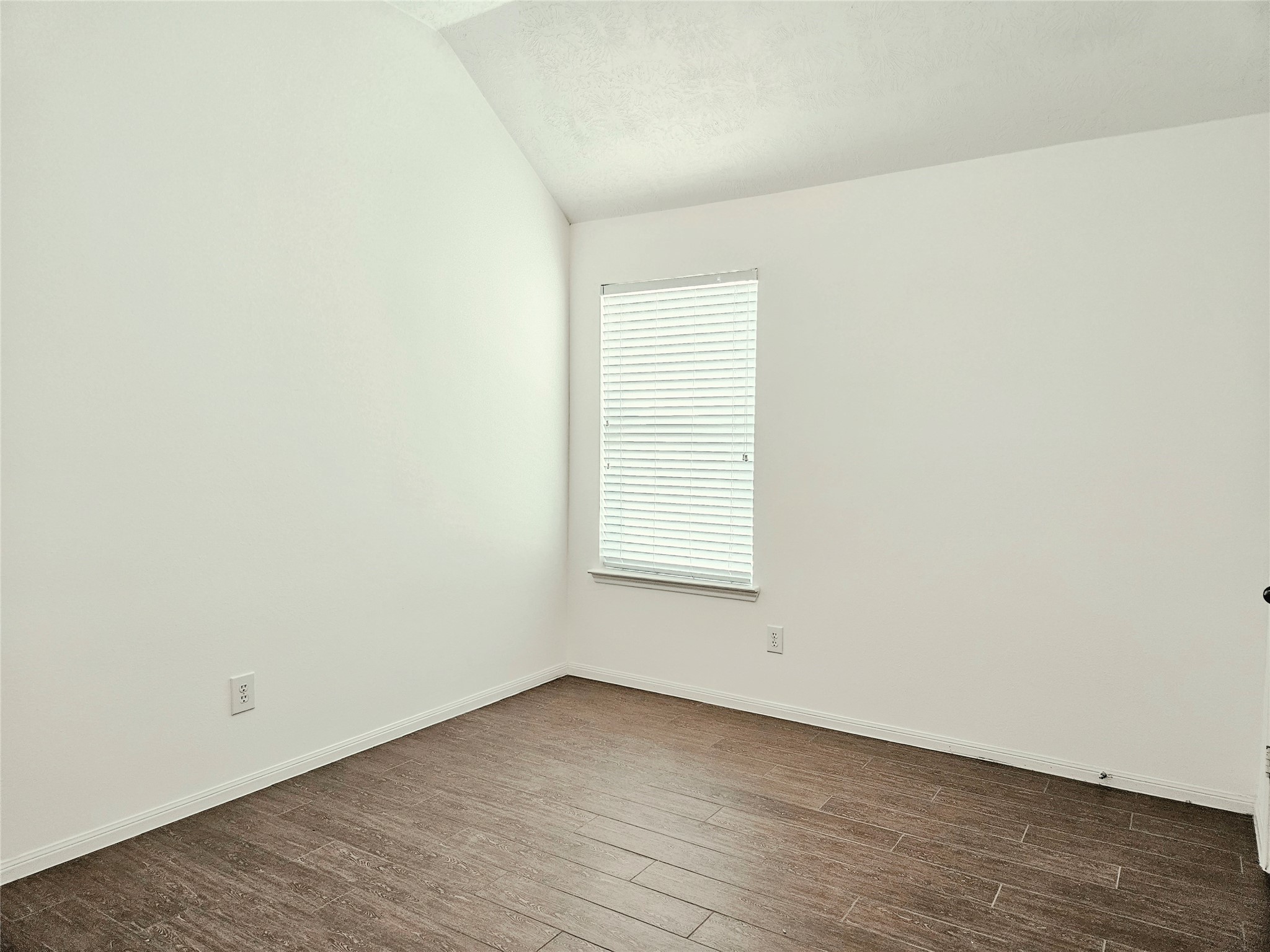 20610 Raingreen Drive Property Photo 16
