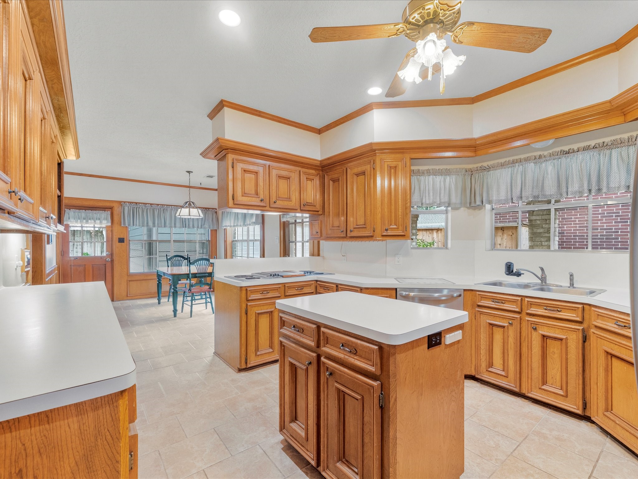 926 Caswell Court Property Photo 13